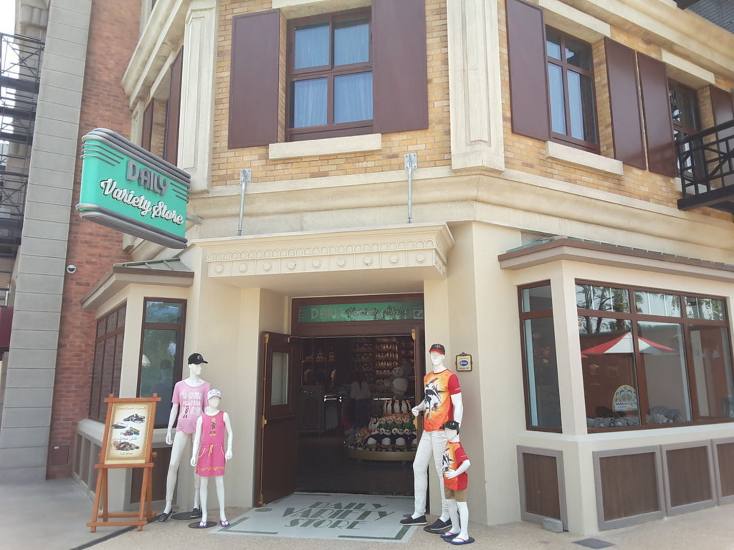 HiDubai-business-daily-variety-store-shopping-souvenirs-gifts-saih-shuaib-1-dubai-2