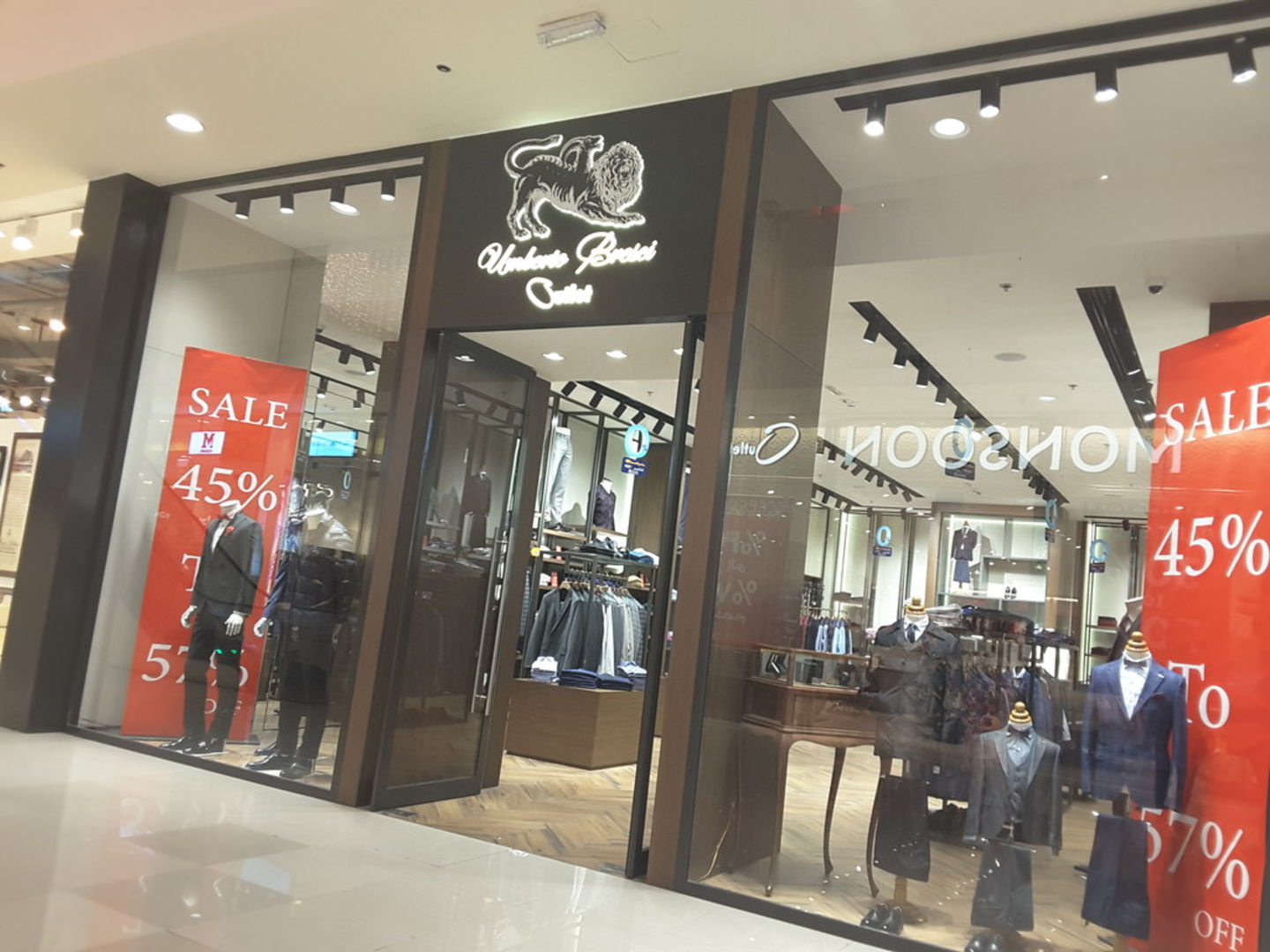 HiDubai-business-umberto-bresci-outlet-shopping-apparel-umm-nahad-1-dubai-2