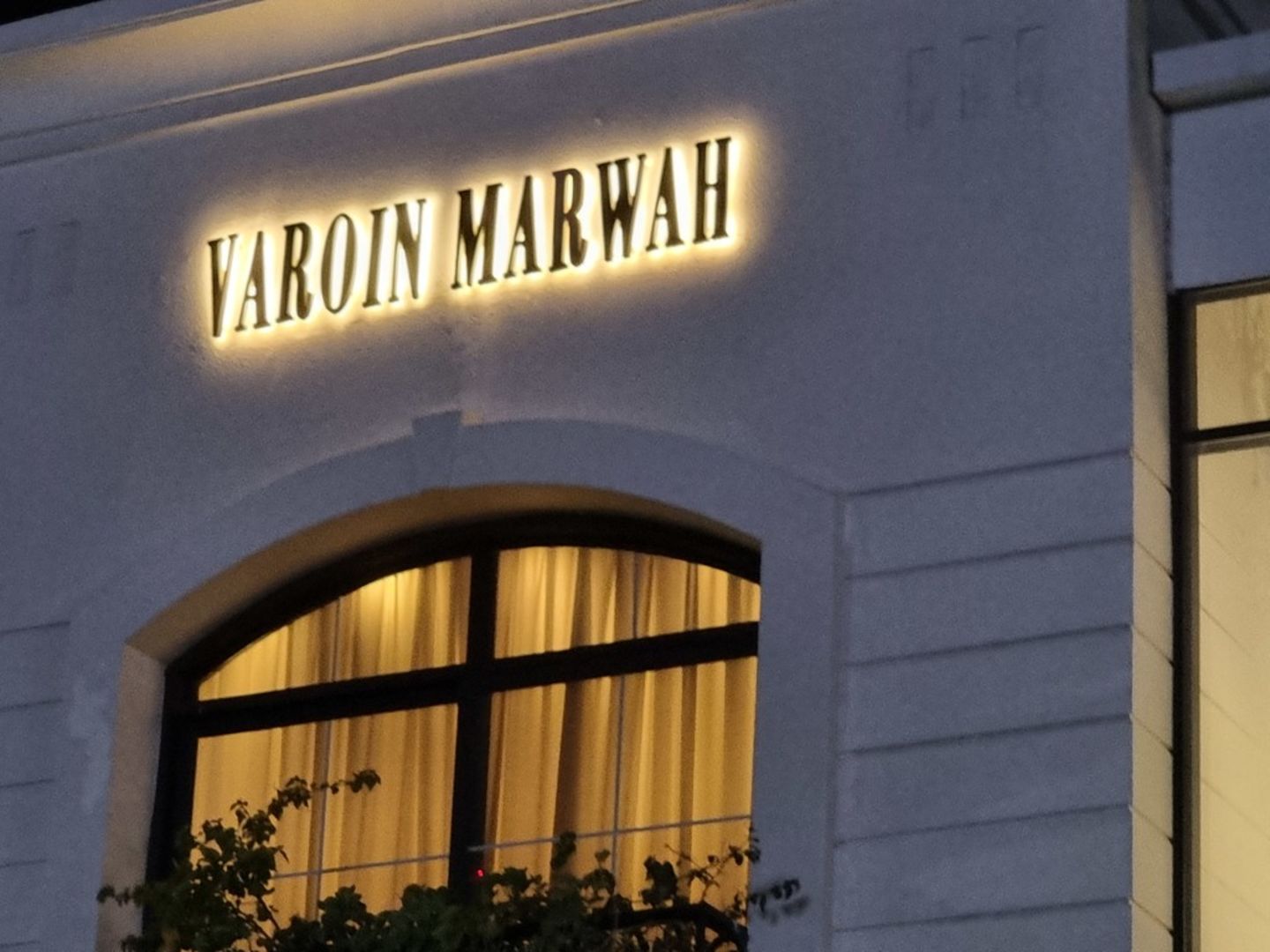 HiDubai-business-varoin-marwah-shopping-apparel-jumeirah-1-dubai