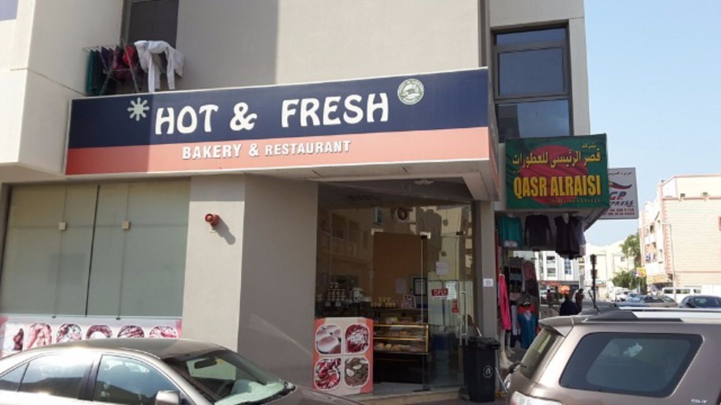 HiDubai-business-hot-fresh-bakery-food-beverage-bakeries-desserts-sweets-al-satwa-dubai-2
