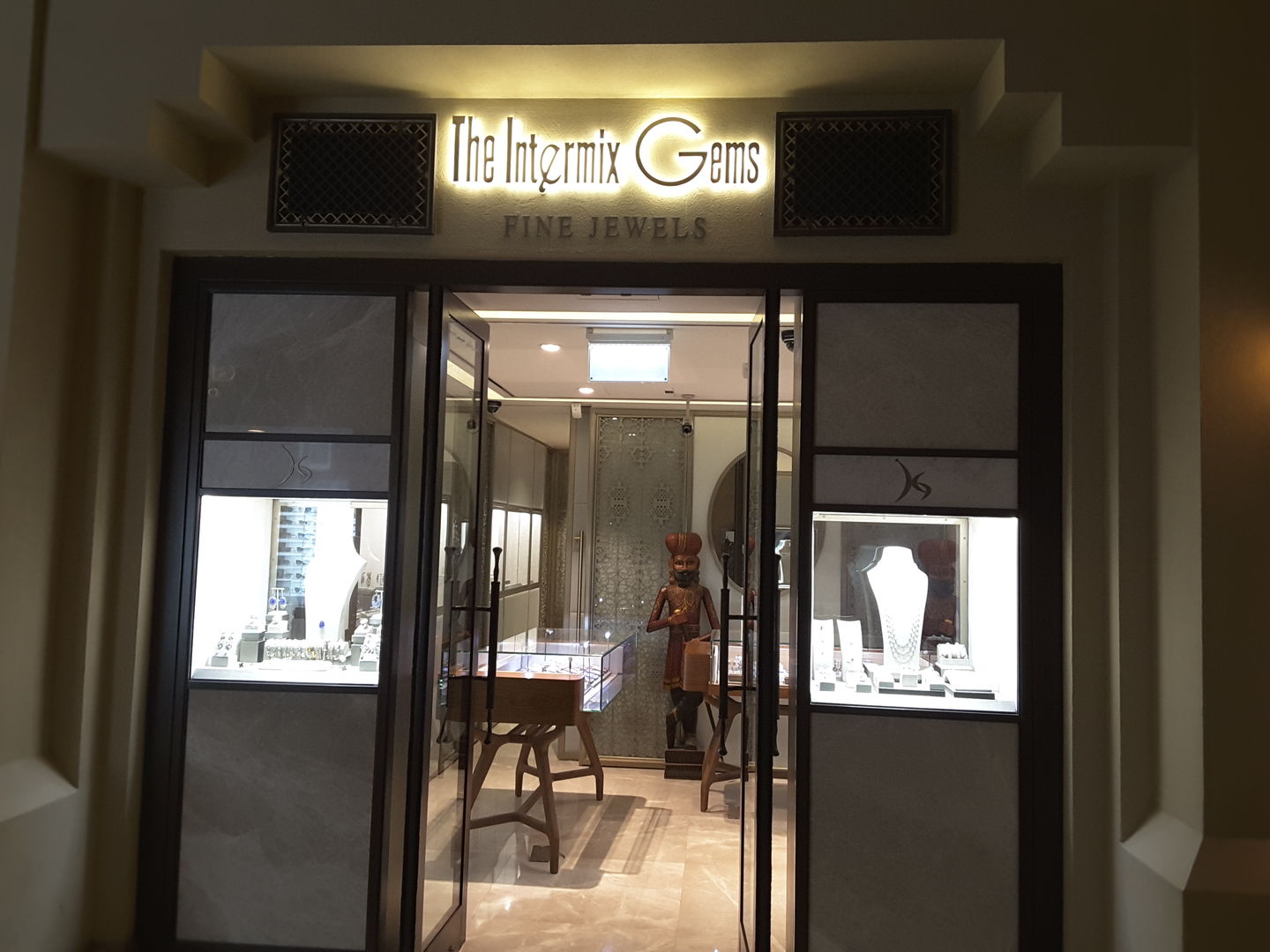 HiDubai-business-the-intermix-gemstone-shopping-jewellery-precious-stones-downtown-dubai-dubai-2