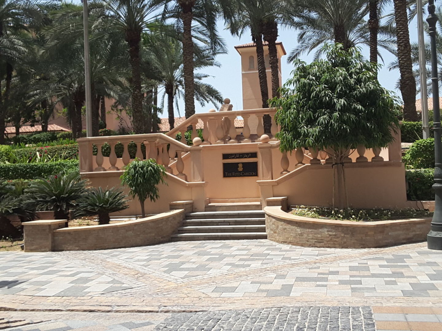 HiDubai-business-library-bar-food-beverage-restaurants-bars-jumeirah-beach-residence-marsa-dubai-dubai