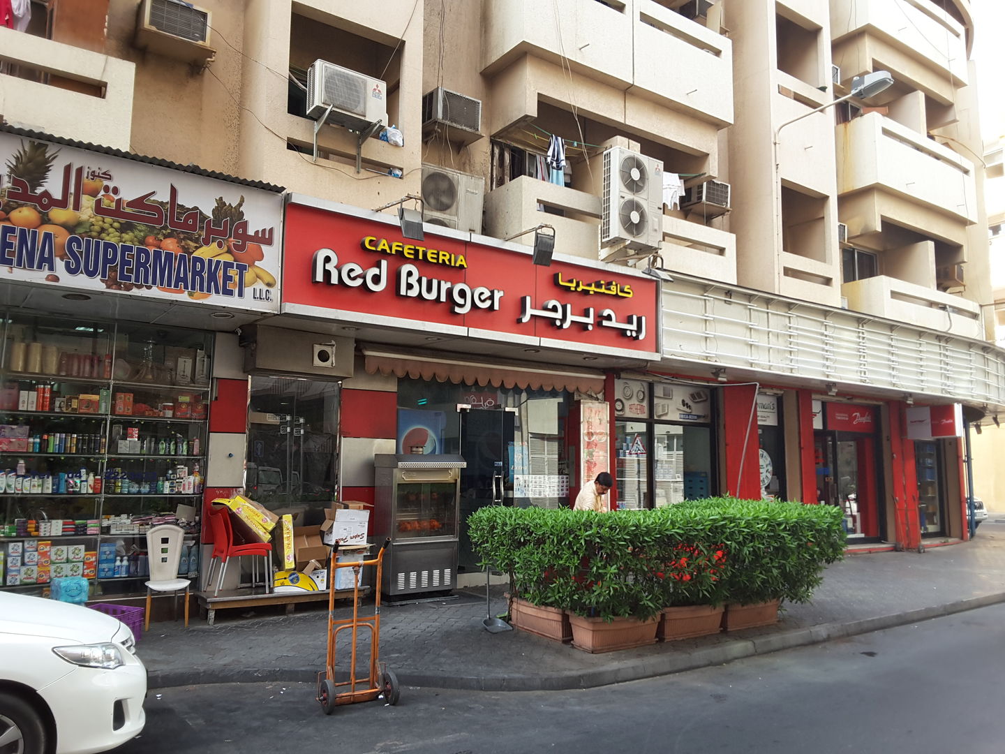 HiDubai-business-cafeteria-red-burger-food-beverage-cafeterias-al-rigga-dubai-2