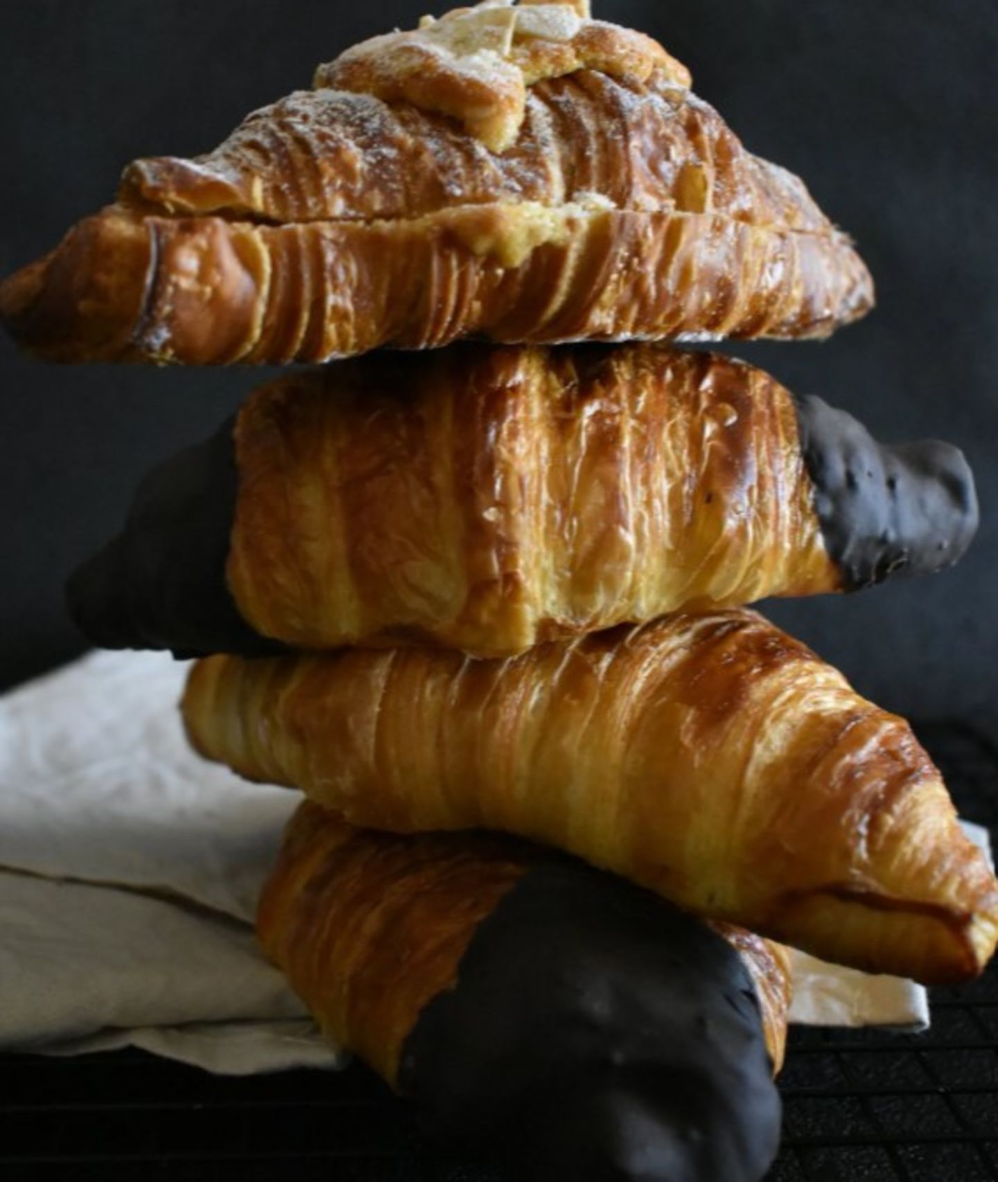 HiDubai-business-scarlets-german-bakery-food-beverage-bakeries-desserts-sweets-al-wasl-dubai