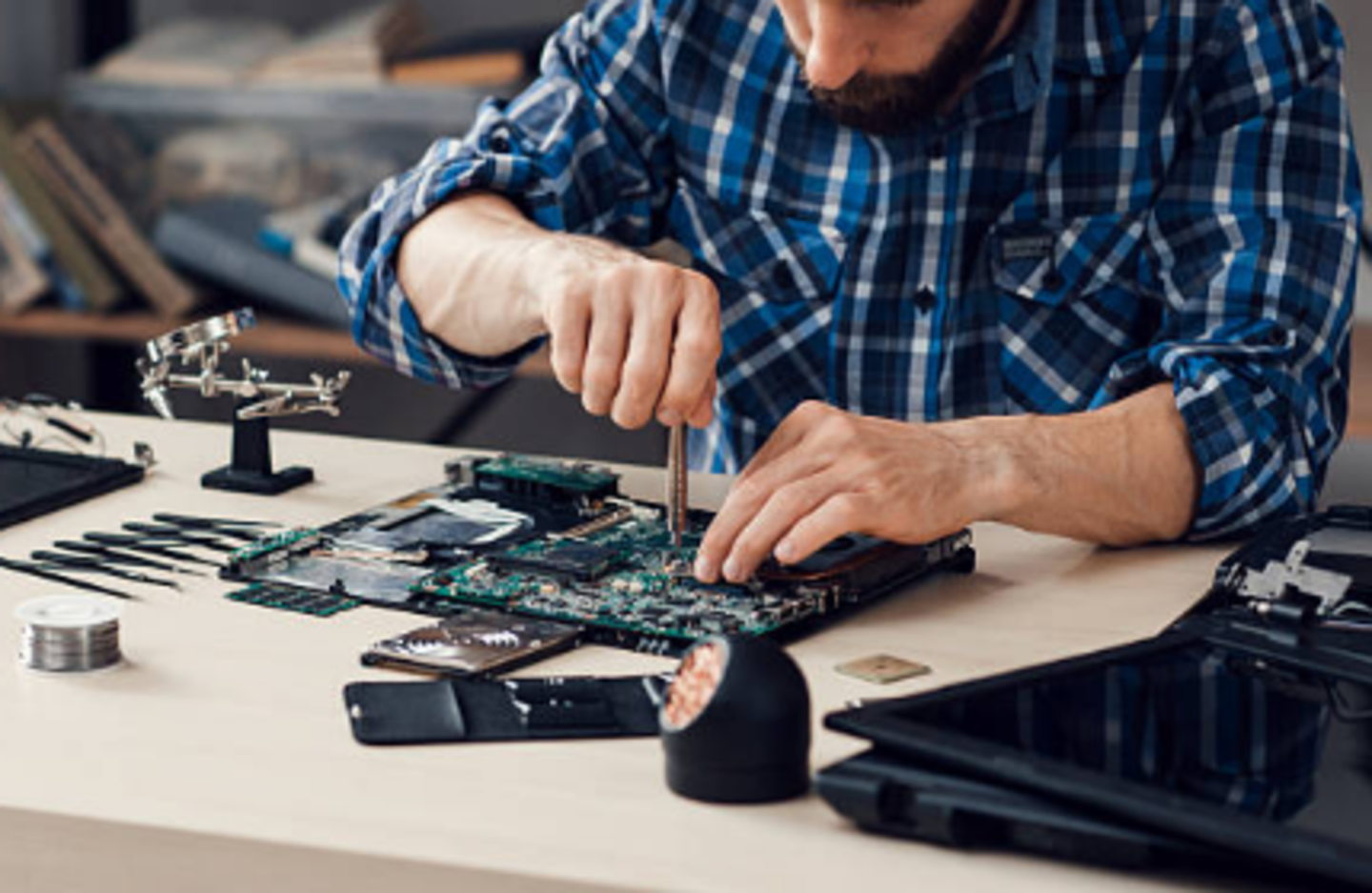 HiDubai-business-computer-geeks-new-economy-tech-dubai-silicon-oasis-nadd-hessa-dubai