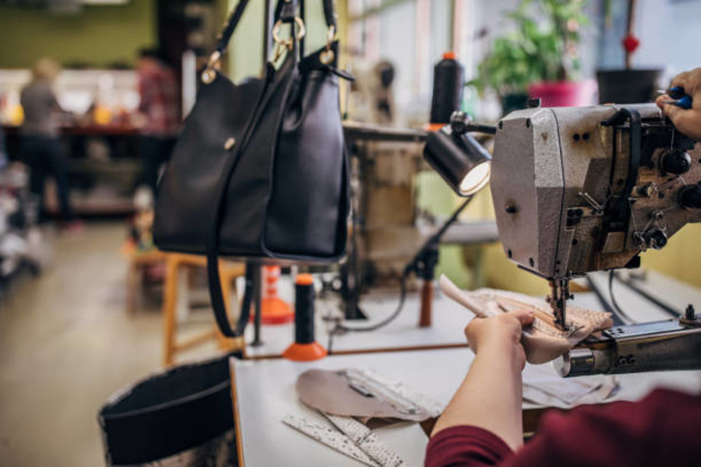 HiDubai-business-fixperts-home-shoe-bag-repair-al-quoz-industrial-4-dubai