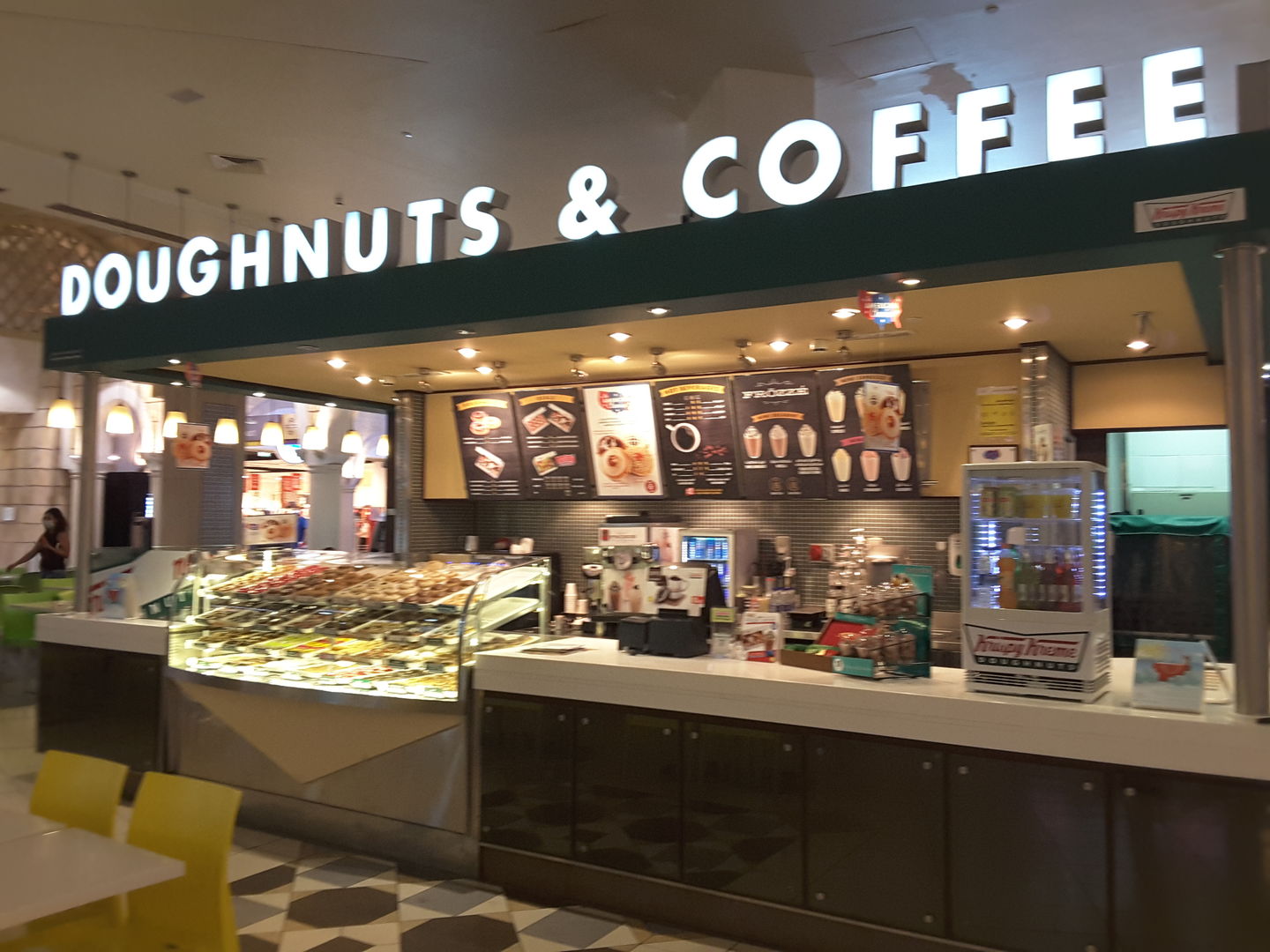 HiDubai-business-krispy-kreme-food-beverage-bakeries-desserts-sweets-ibn-batuta-jebel-ali-1-dubai-2