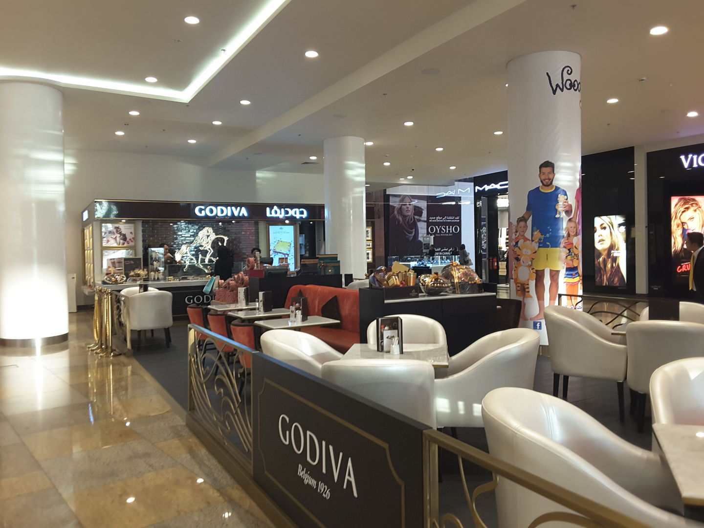 HiDubai-business-godiva-food-beverage-bakeries-desserts-sweets-dubai-festival-city-al-kheeran-1-dubai-2