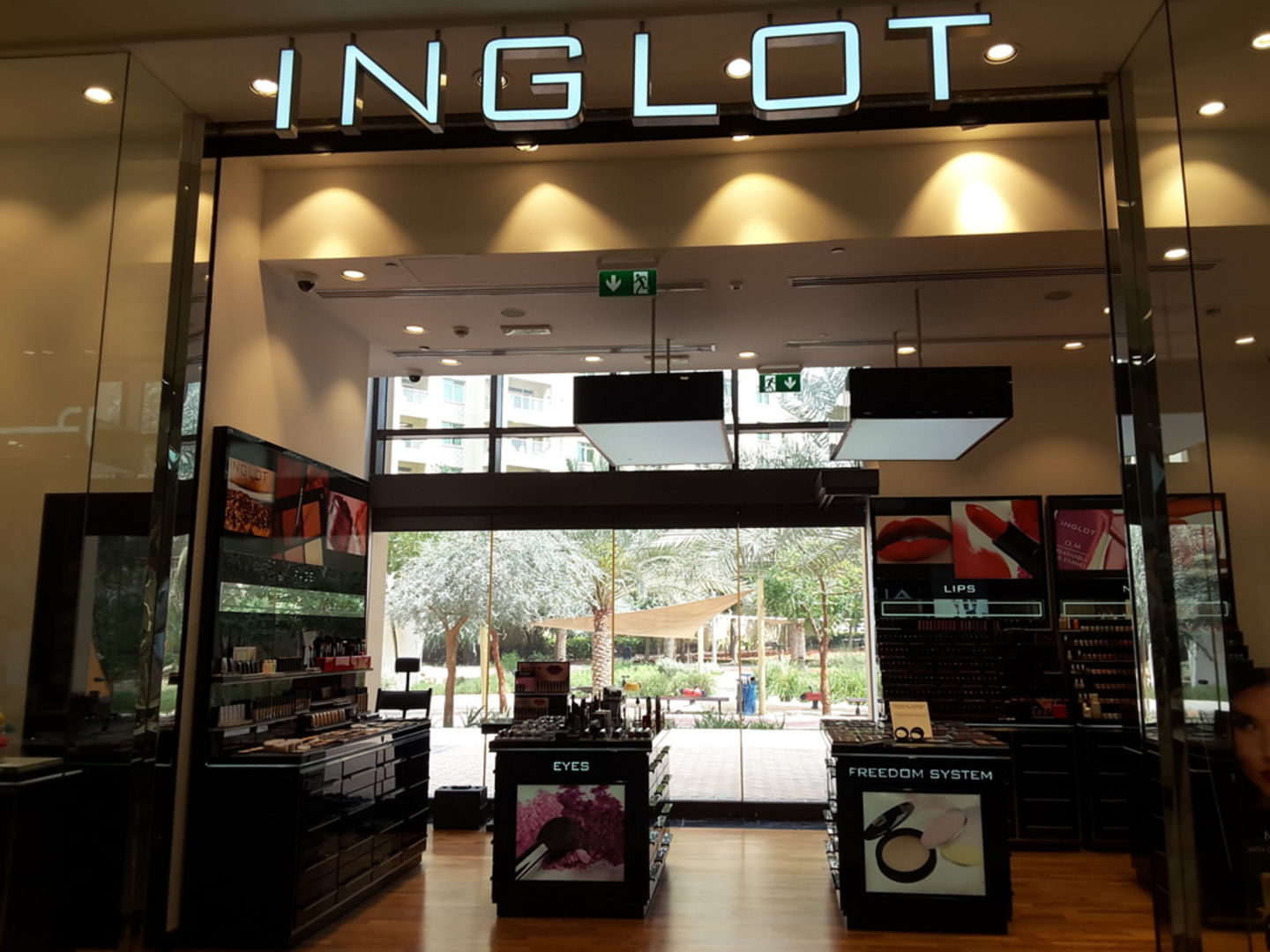 HiDubai-business-inglot-shopping-beauty-cosmetics-stores-the-palm-jumeirah-nakhlat-jumeirah-dubai