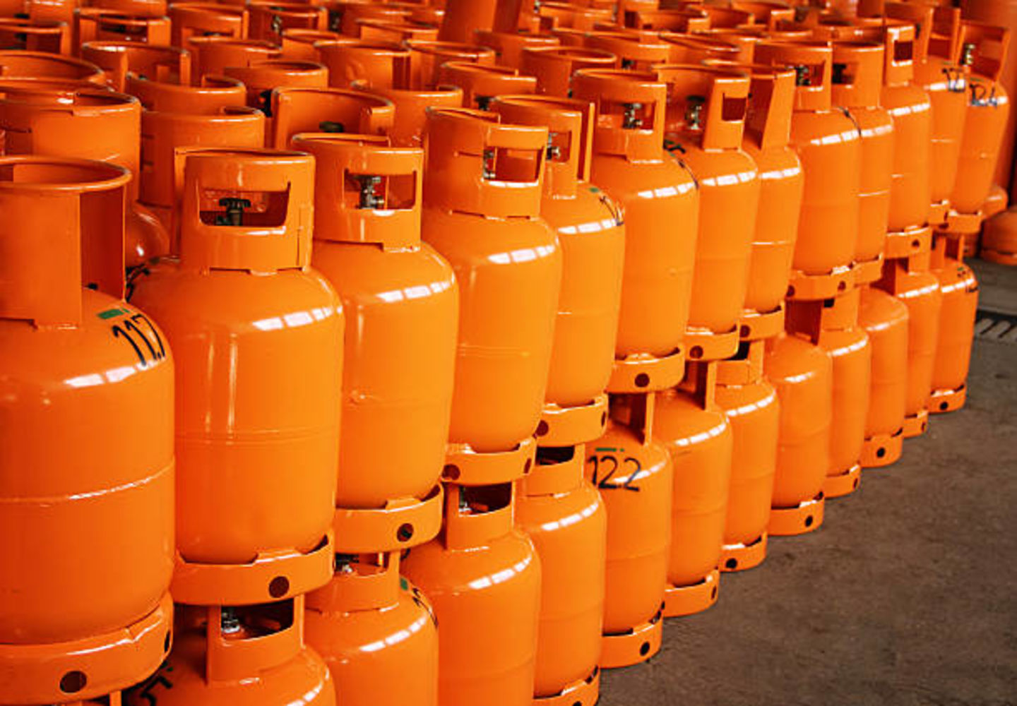 HiDubai-business-al-boom-gas-distribution-b2b-services-distributors-wholesalers-al-fahidi-al-souq-al-kabeer-dubai