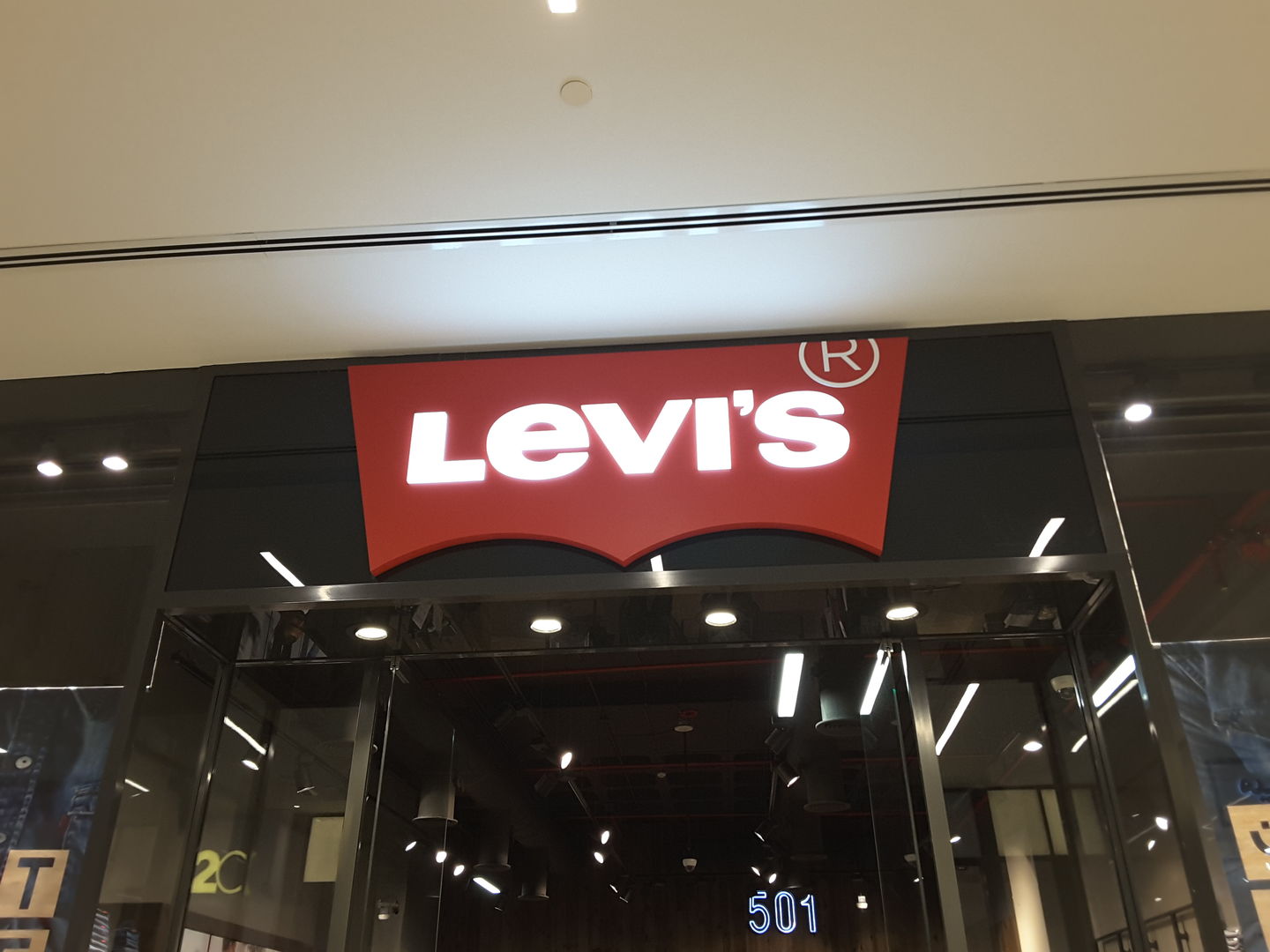 HiDubai-business-levis-shopping-apparel-al-rigga-dubai-2