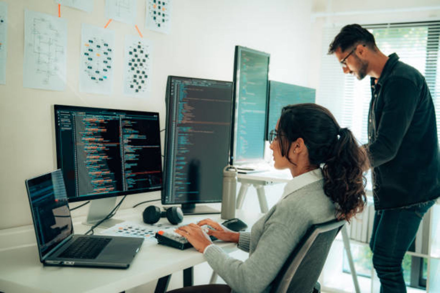 HiDubai-business-defacto-ai-applications-and-services-new-economy-software-development-business-bay-dubai
