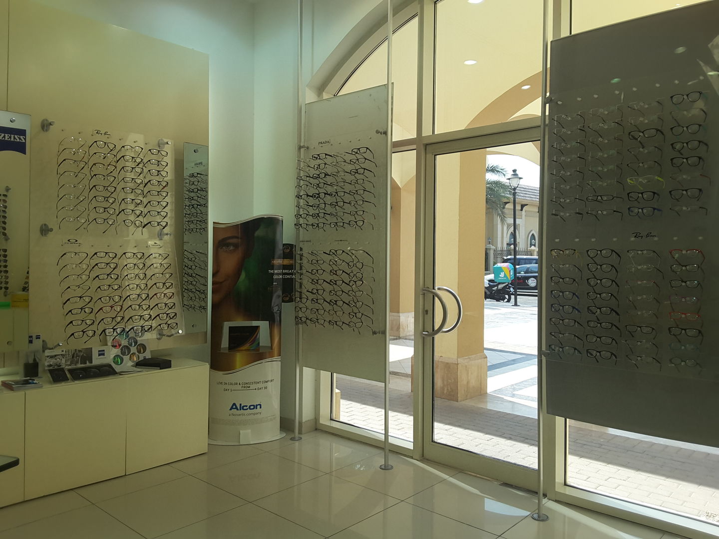HiDubai-business-grand-optics-shopping-watches-eyewear-meadows-al-thanyah-4-dubai-2