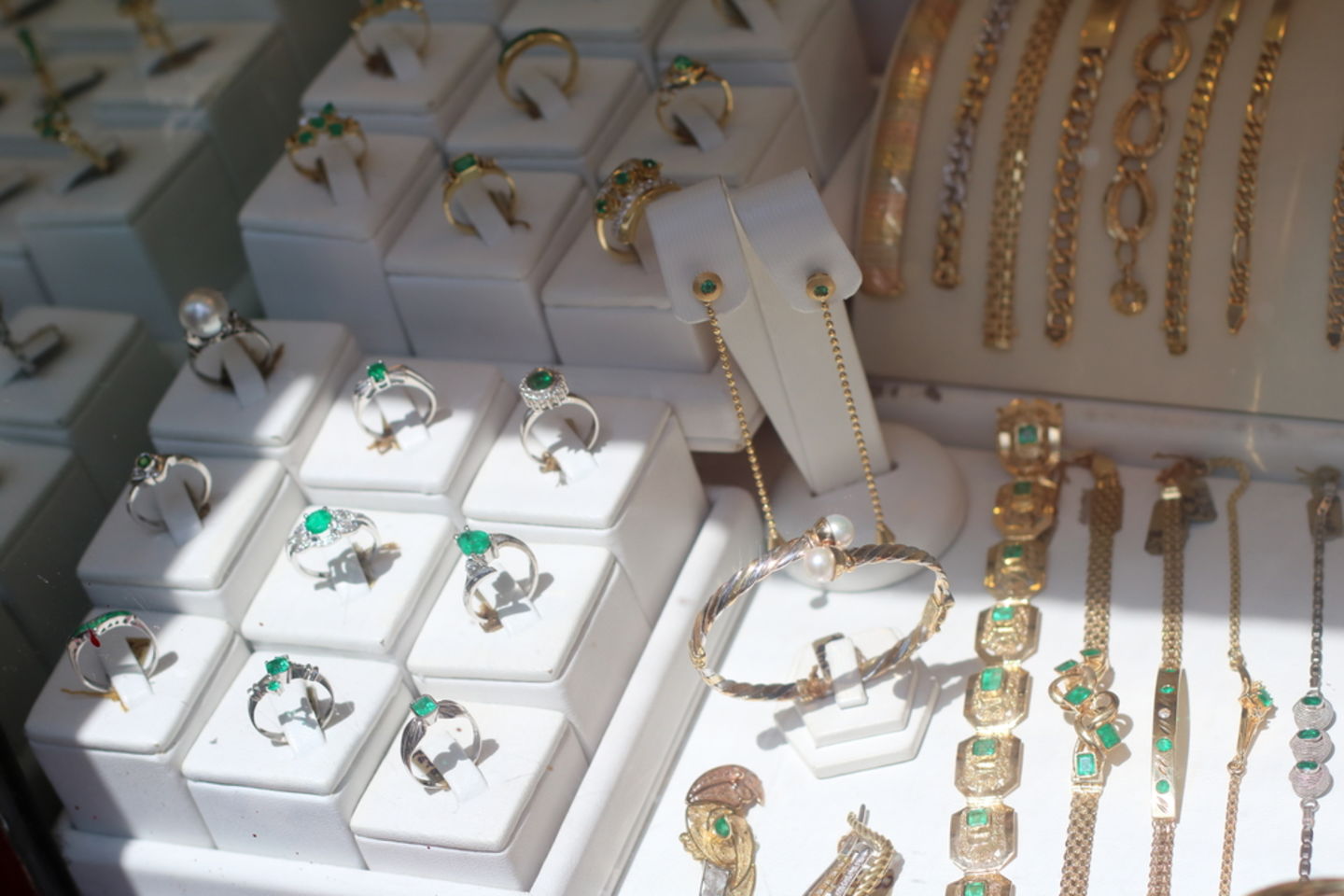 HiDubai-business-kgk-diamonds-jewellery-shopping-jewellery-precious-stones-jumeirah-lake-towers-al-thanyah-5-dubai