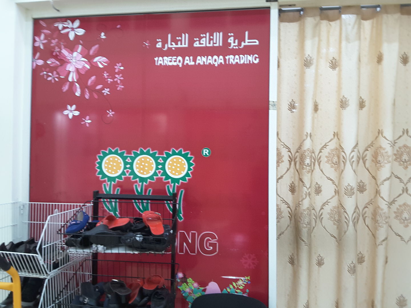 HiDubai-business-tareeq-al-anaqa-trading-shopping-footwear-naif-dubai-2