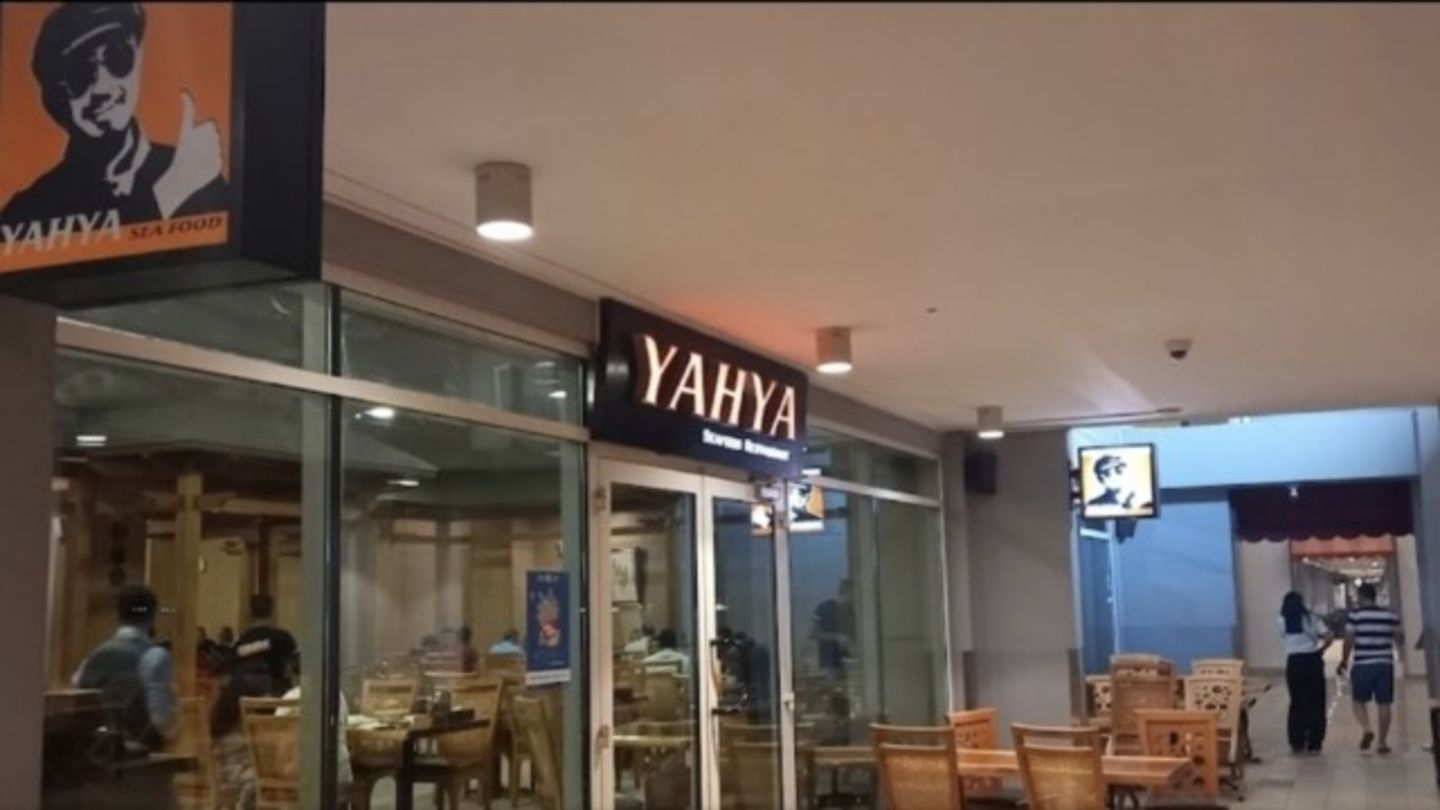 HiDubai-business-yahya-sea-food-restaurant-food-beverage-restaurants-bars-al-corniche-dubai