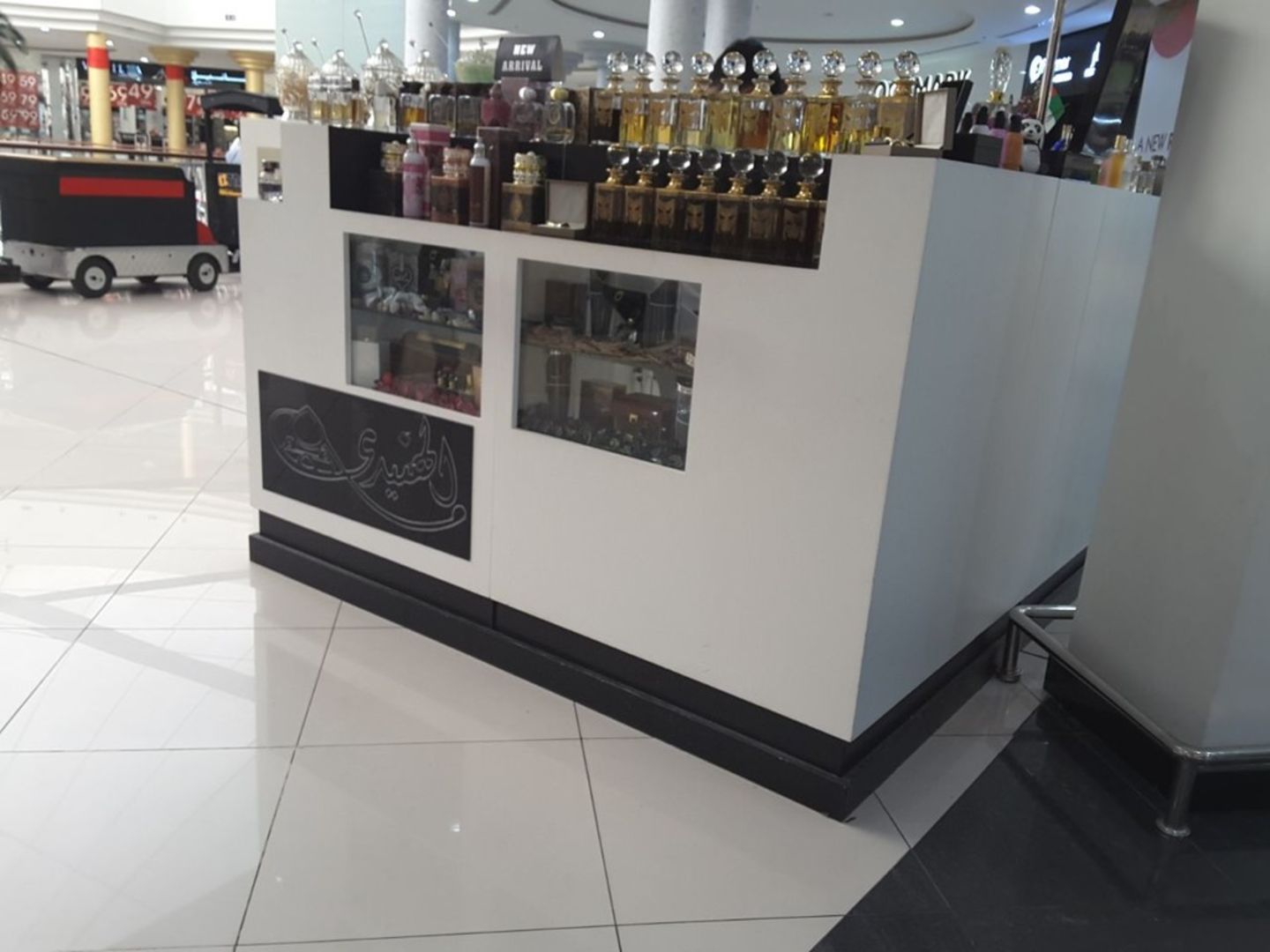 HiDubai-business-al-hunaidi-perfumes-shopping-beauty-cosmetics-stores-muhaisnah-4-dubai