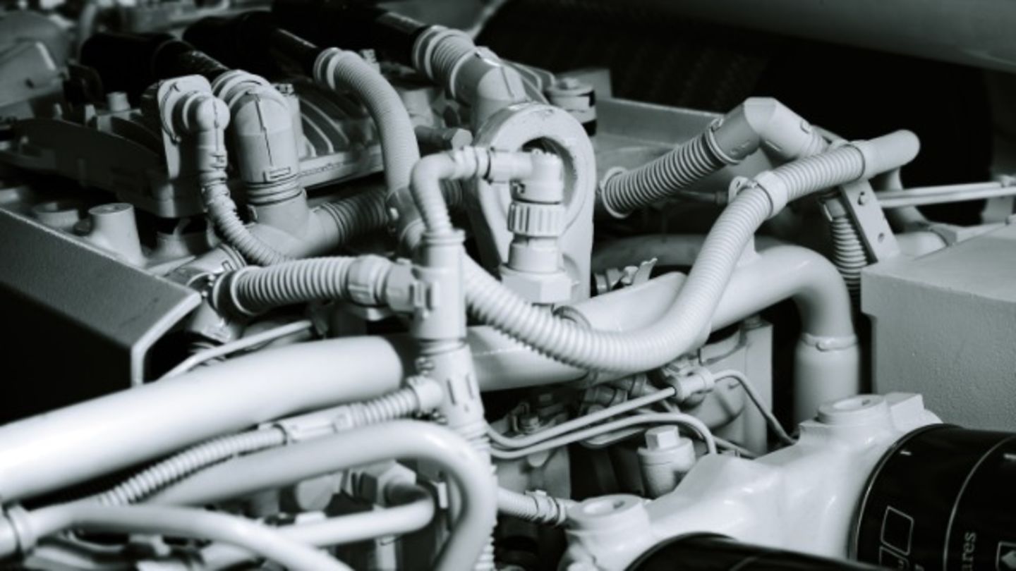 HiDubai-business-bin-ghalita-marine-machines-repairing-transport-vehicle-services-boat-yacht-repair-maintenance-services-ras-al-khor-dubai