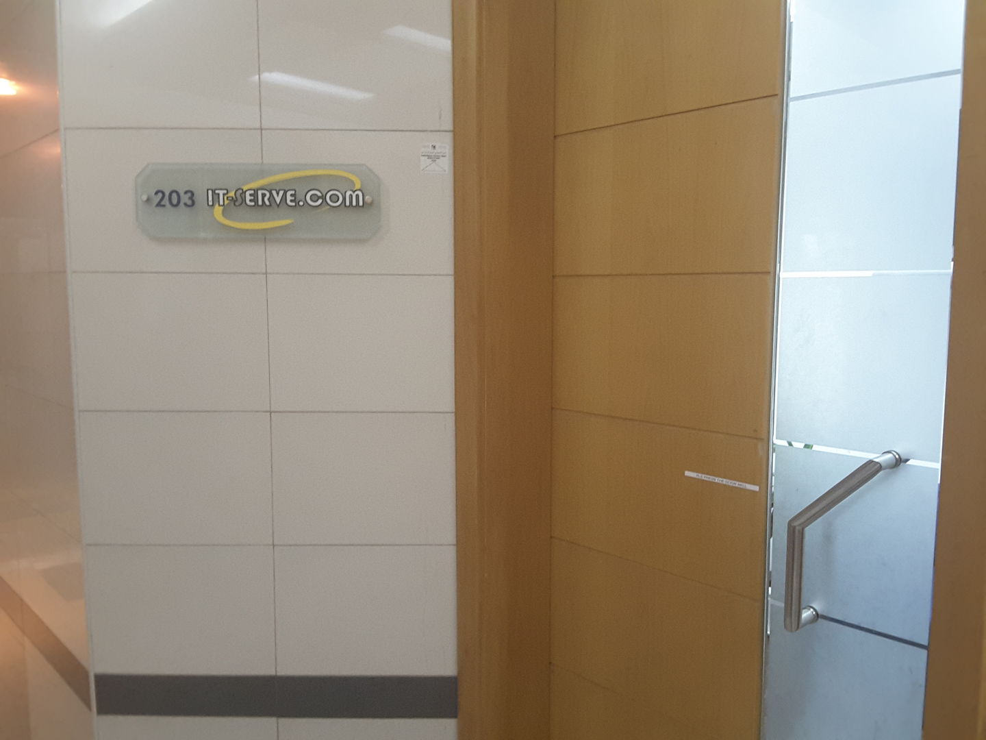 HiDubai-business-it-serve-com-b2b-services-it-services-oud-metha-dubai-2