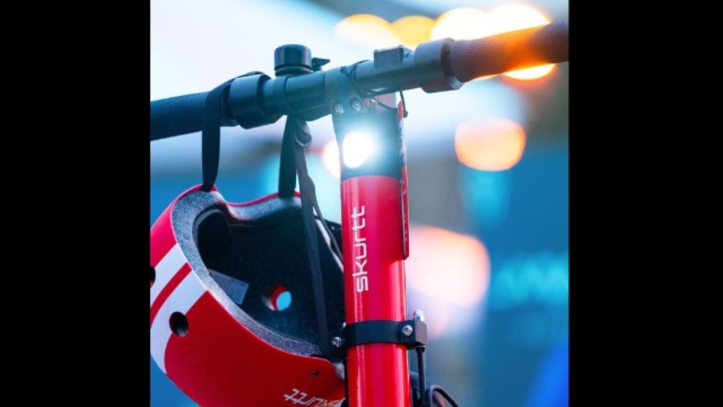 HiDubai-business-skurtt-scooter-rental-transport-vehicle-services-bicycles-rentals-business-bay-dubai