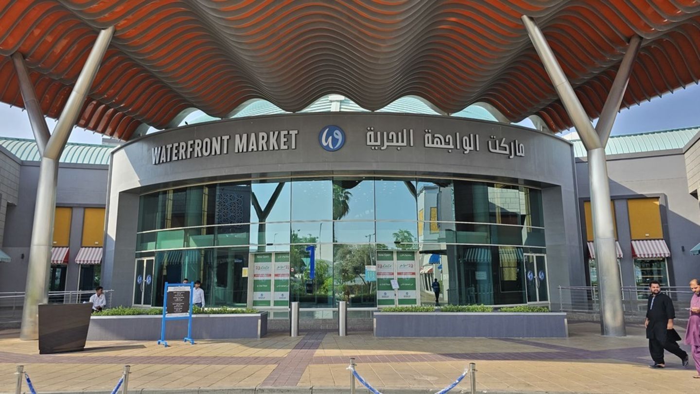 HiDubai-business-mohsen-sajwani-seafood-trading-b2b-services-distributors-wholesalers-corniche-deira-dubai