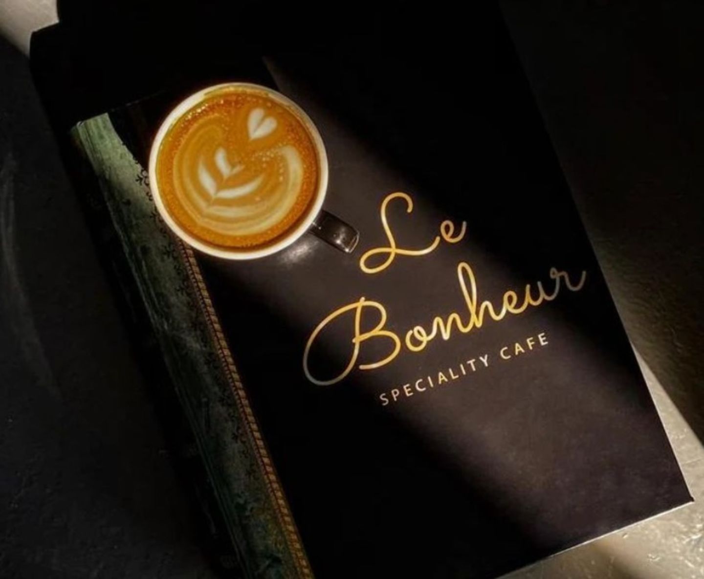 HiDubai-business-le-bonheur-cafe-food-beverage-coffee-shops-nad-al-sheba-1-dubai