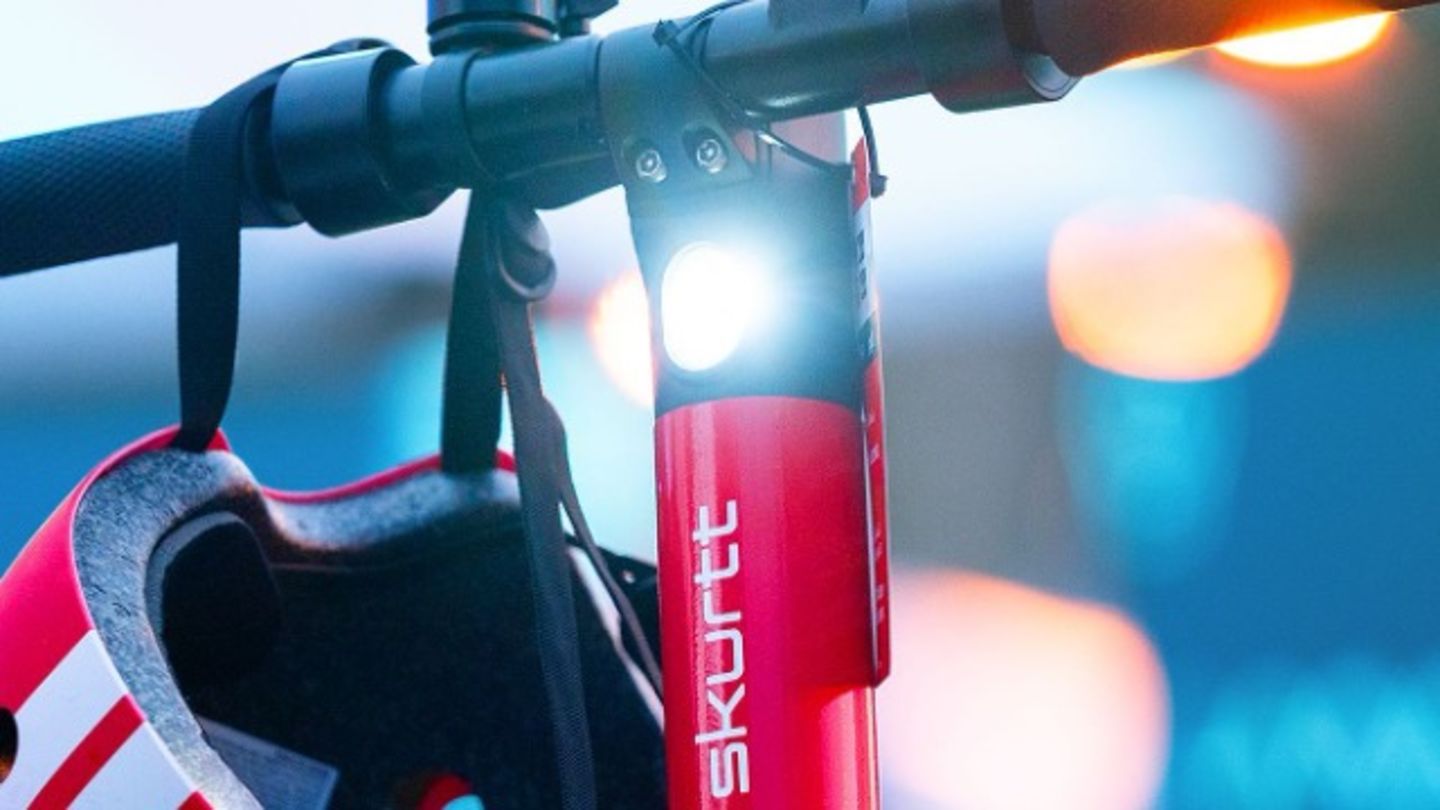 HiDubai-business-skurtt-scooter-rental-transport-vehicle-services-bicycles-rentals-umm-suqeim-2-dubai