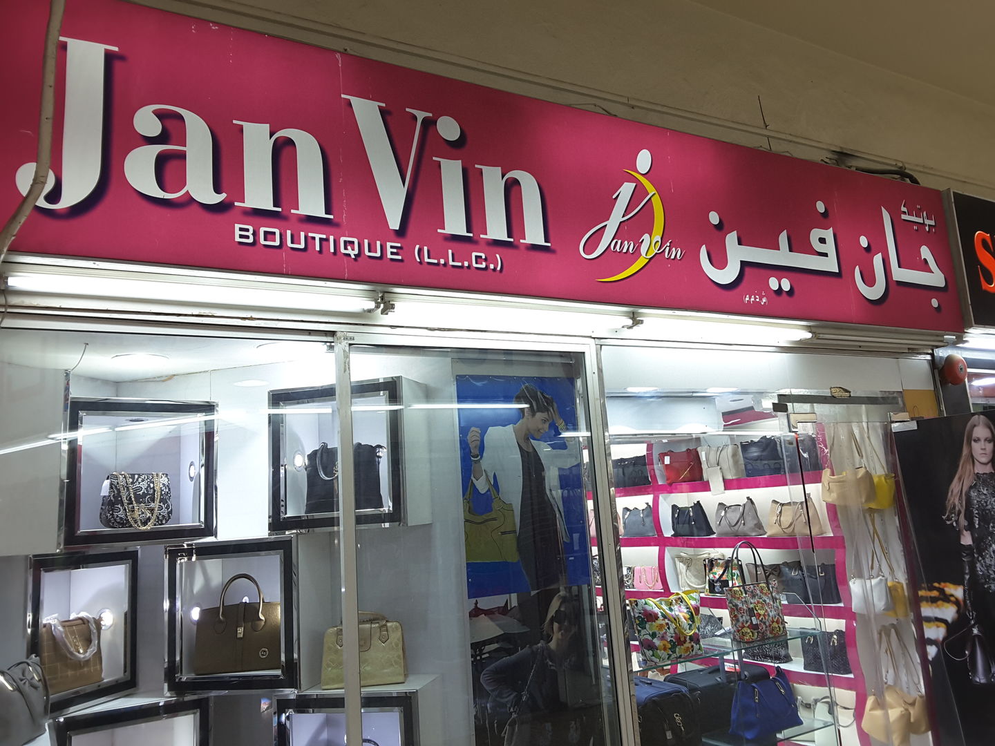 HiDubai-business-jan-vin-boutique-shopping-fashion-accessories-al-karama-dubai-2