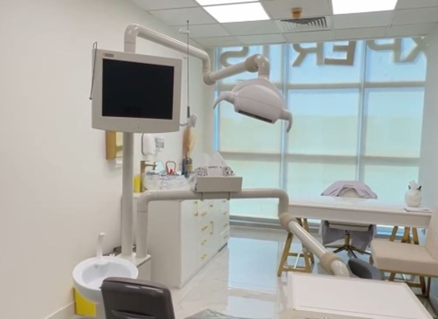 HiDubai-business-aesthetic-experts-clinic-beauty-wellness-health-specialty-clinics-jumeirah-1-dubai