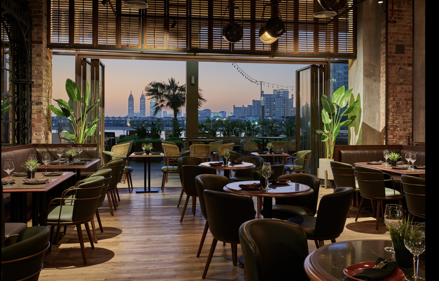 HiDubai-business-the-tap-house-restaurant-food-beverage-restaurants-bars-the-palm-jumeirah-nakhlat-jumeirah-dubai-3