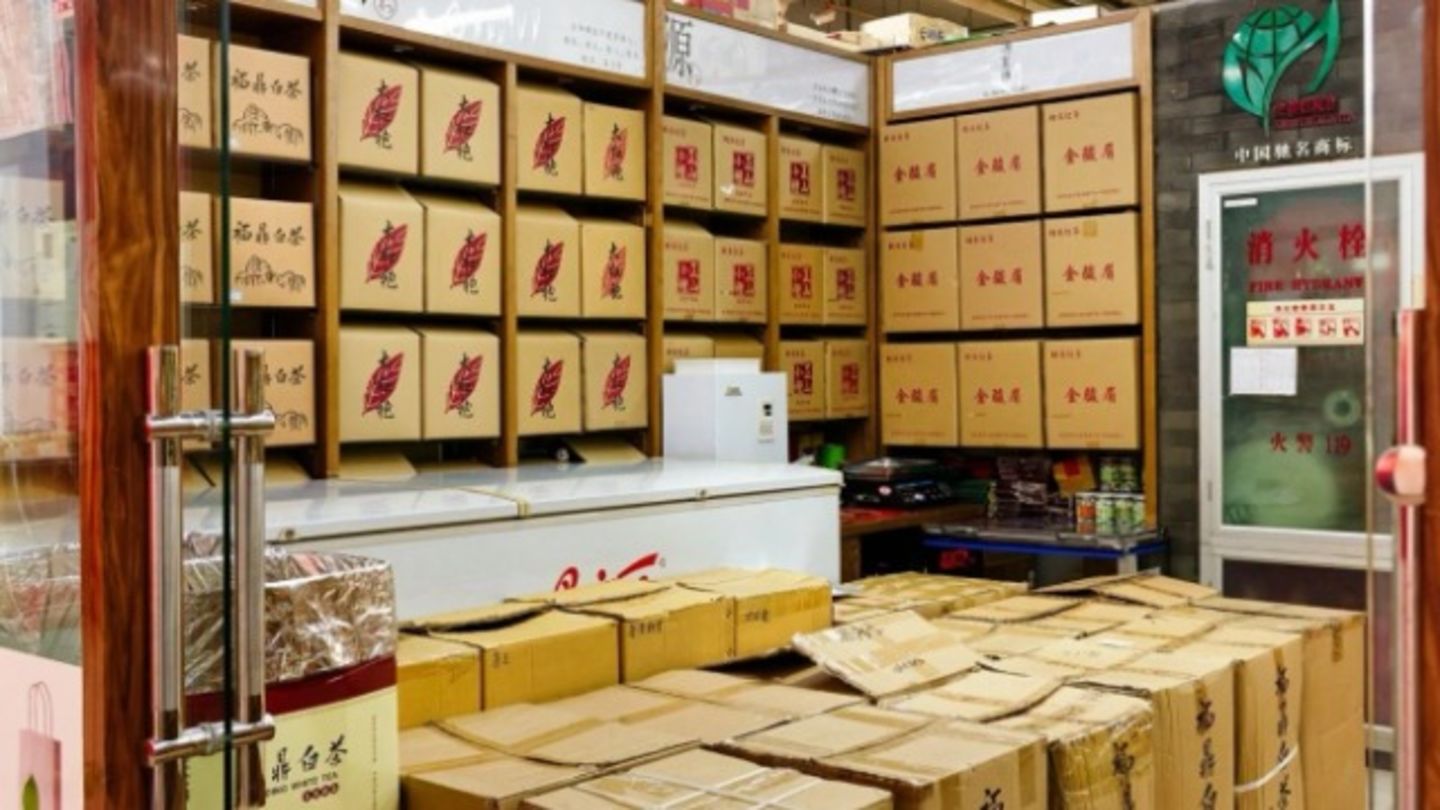 HiDubai-business-group-of-movers-for-cargo-loading-unloading-services-shipping-logistics-moving-storage-services-sheikh-zayed-road-1-trade-centre-2-dubai