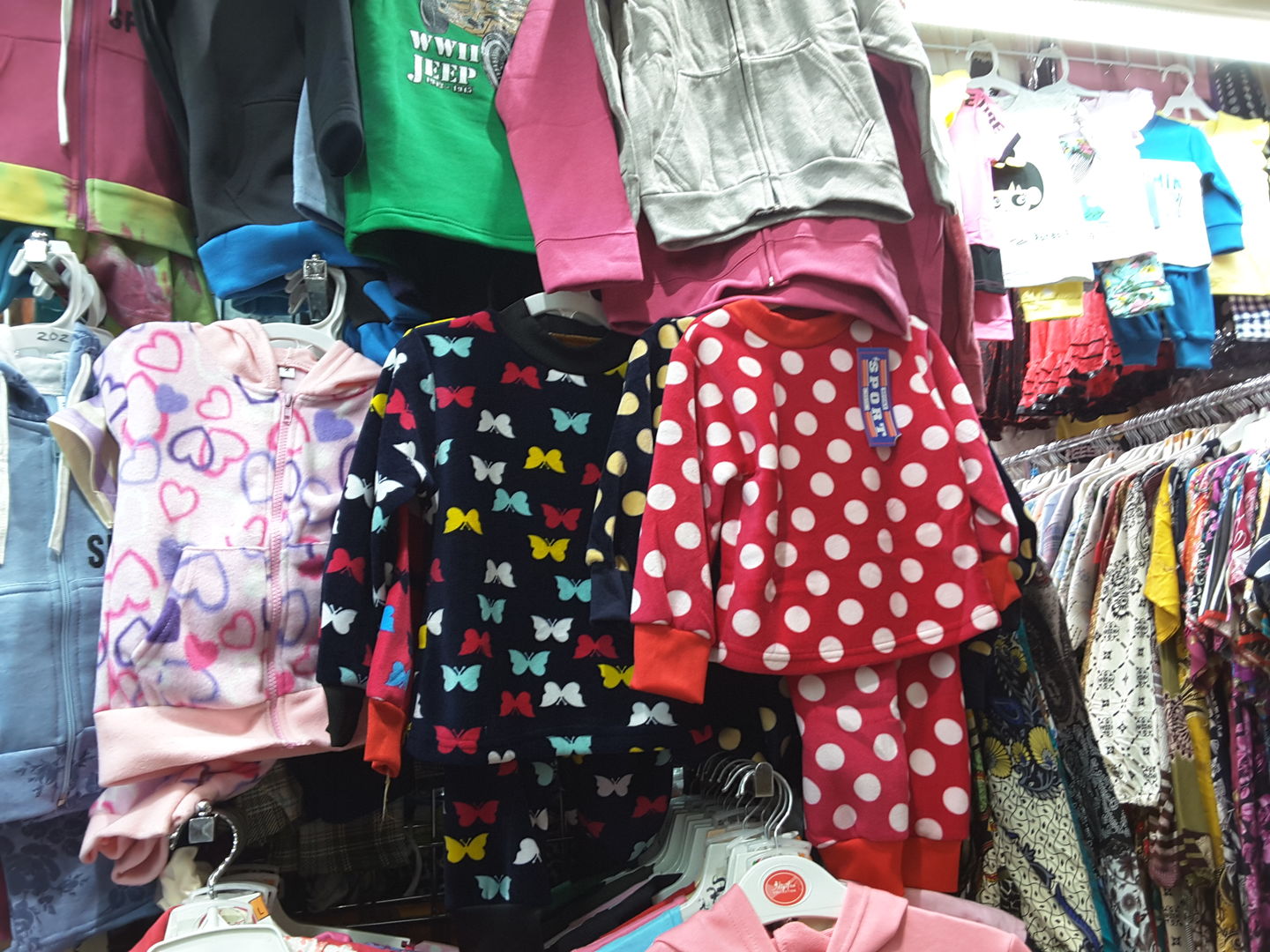 HiDubai-business-ahmed-dasmal-al-marri-readymade-garments-shopping-apparel-naif-dubai-2