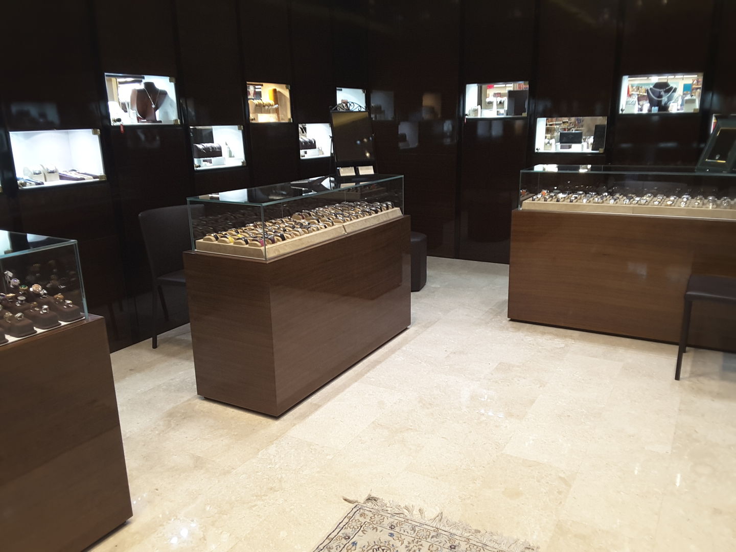 HiDubai-business-adnan-jewellery-shopping-jewellery-precious-stones-jumeirah-1-dubai-2