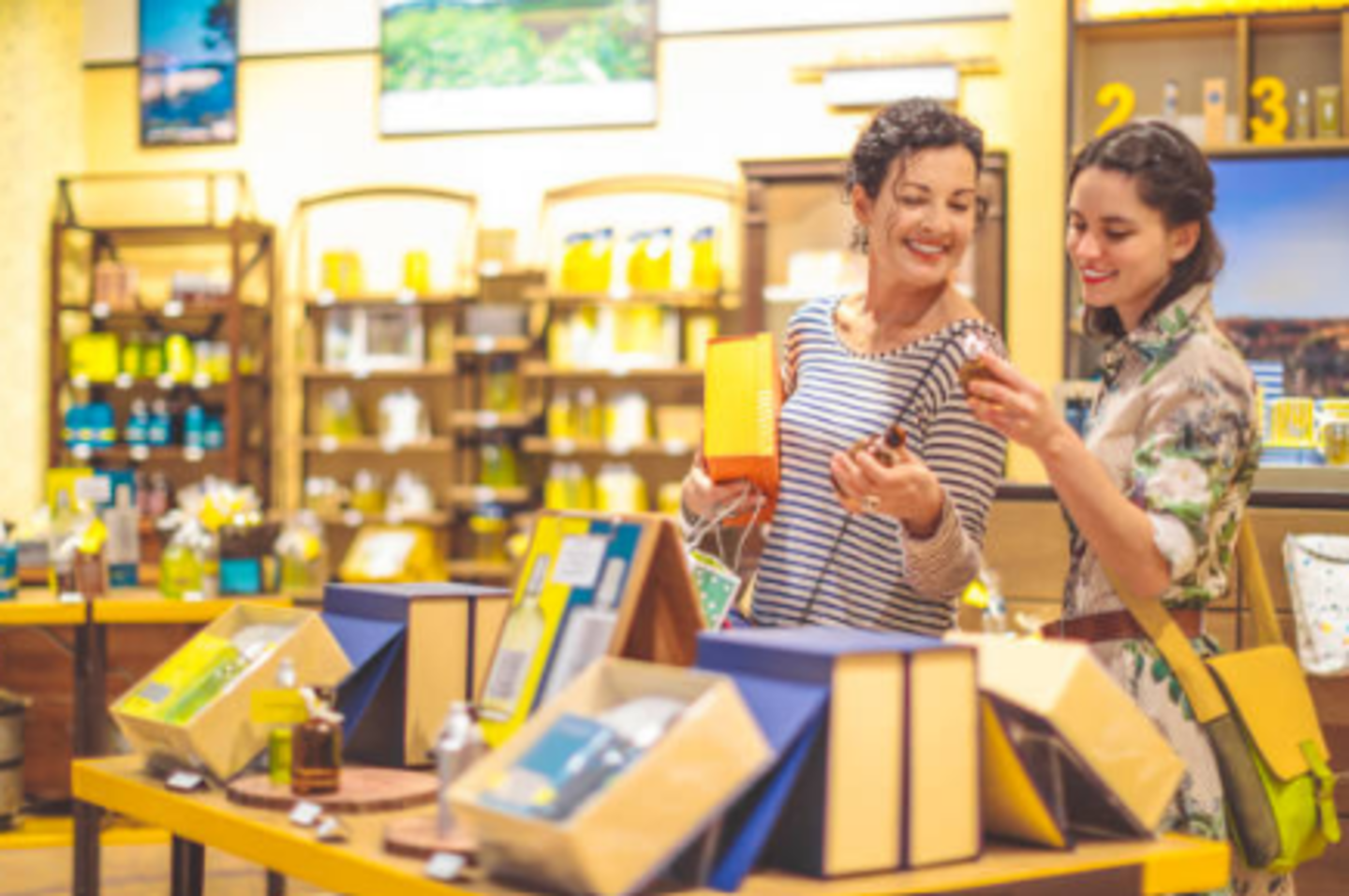 HiDubai-business-acorn-gifts-trading-shopping-souvenirs-gifts-al-quoz-3-dubai