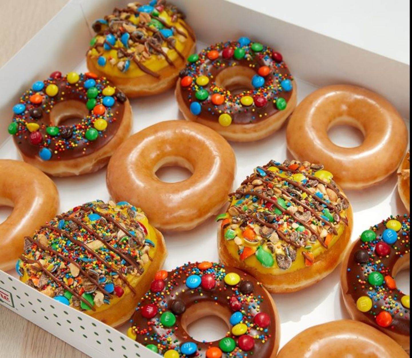 HiDubai-business-krispy-kreme-food-beverage-bakeries-desserts-sweets-dubai-international-financial-centre-zaabeel-2-dubai-1