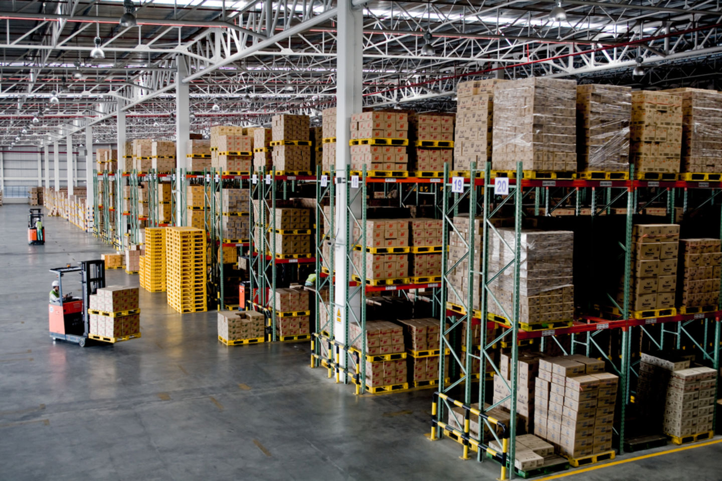 HiDubai-business-shuaib-tariq-loading-unloading-shipping-logistics-packaging-services-business-bay-dubai