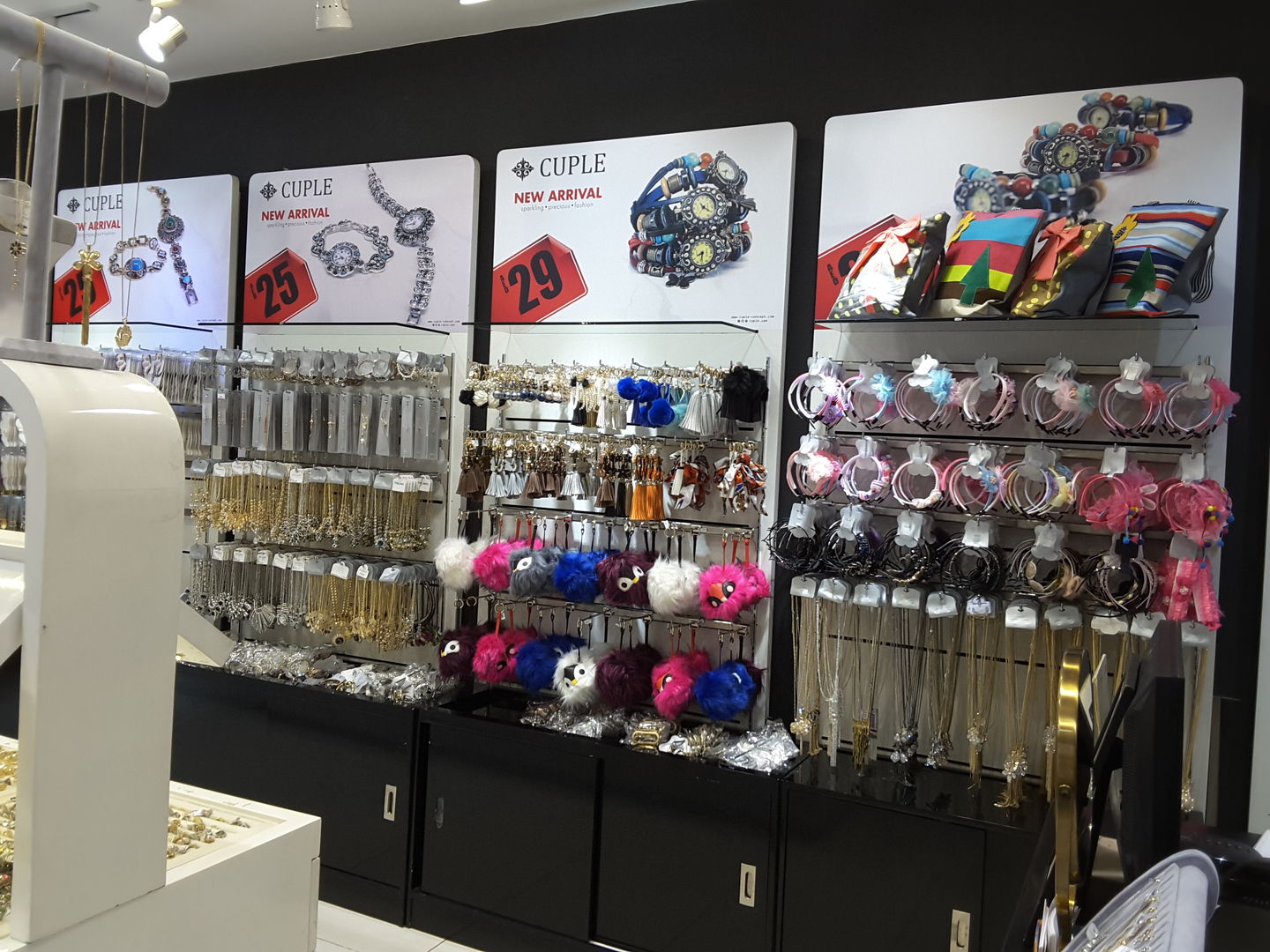HiDubai-business-cuple-shopping-fashion-accessories-al-mamzar-dubai-2