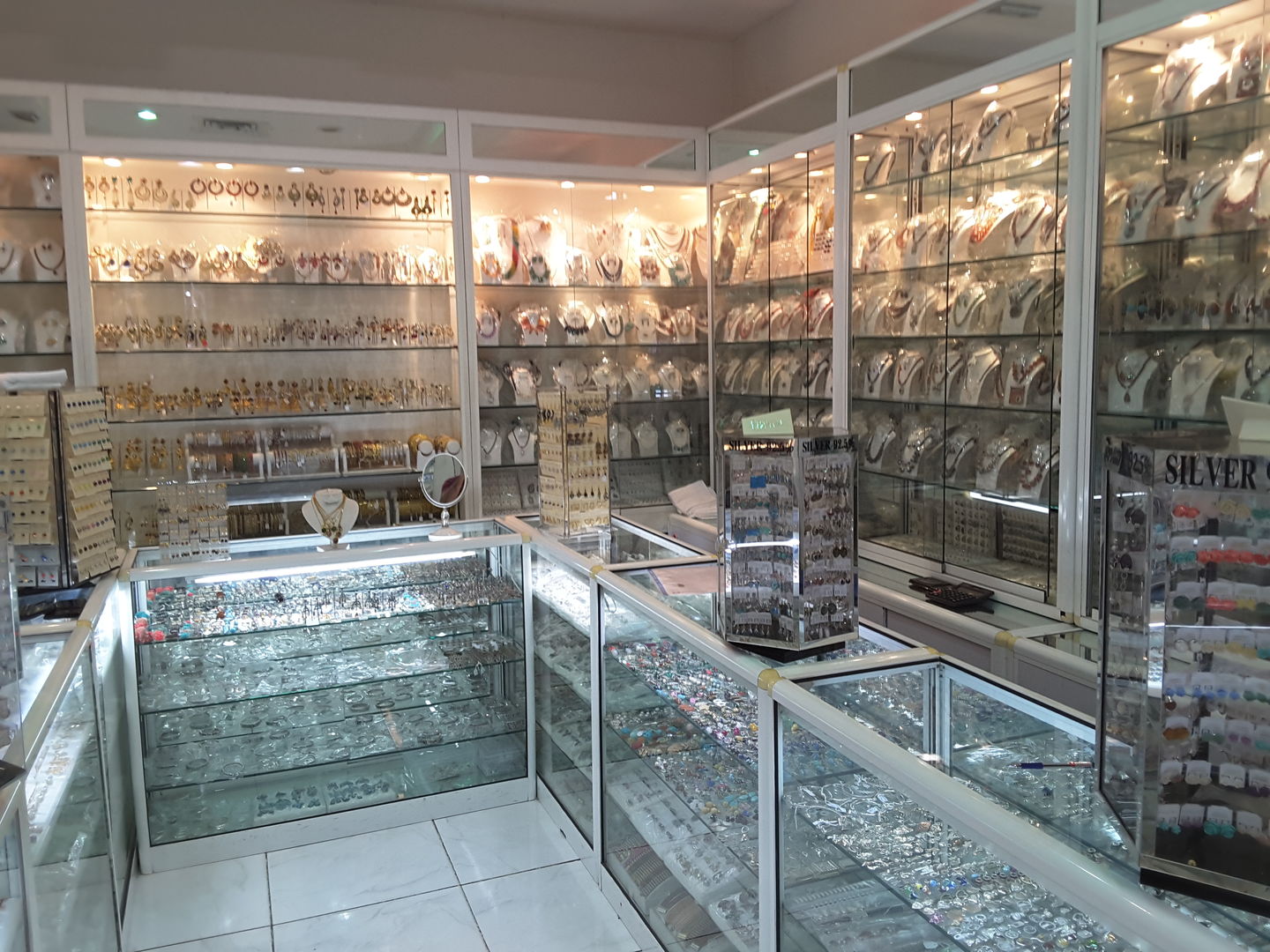 HiDubai-business-al-kumaiti-gifts-trading-shopping-jewellery-precious-stones-al-karama-dubai-2
