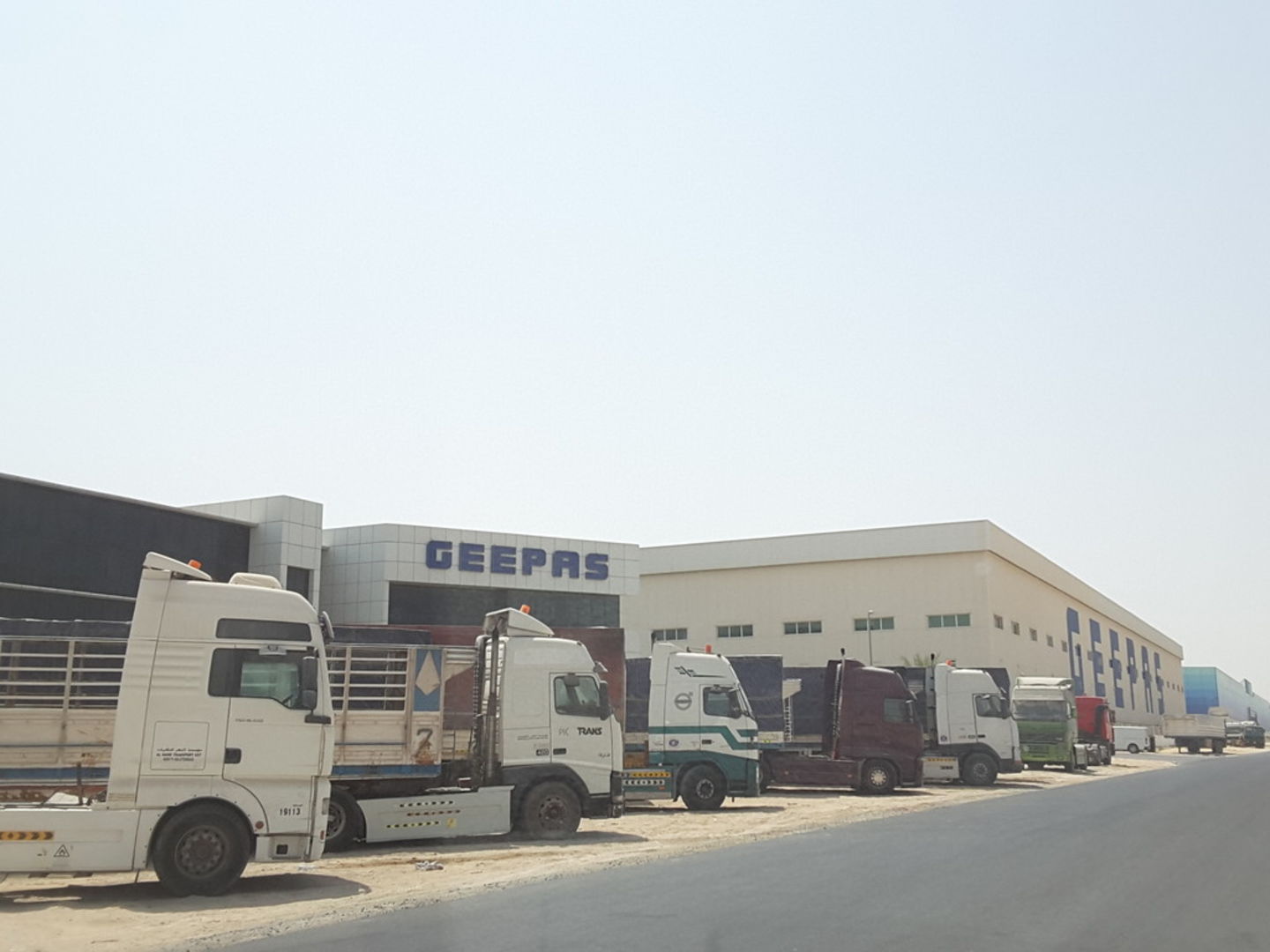 HiDubai-business-geepas-world-construction-heavy-industries-heavy-equipment-machinery-jebel-ali-industrial-3-dubai-2