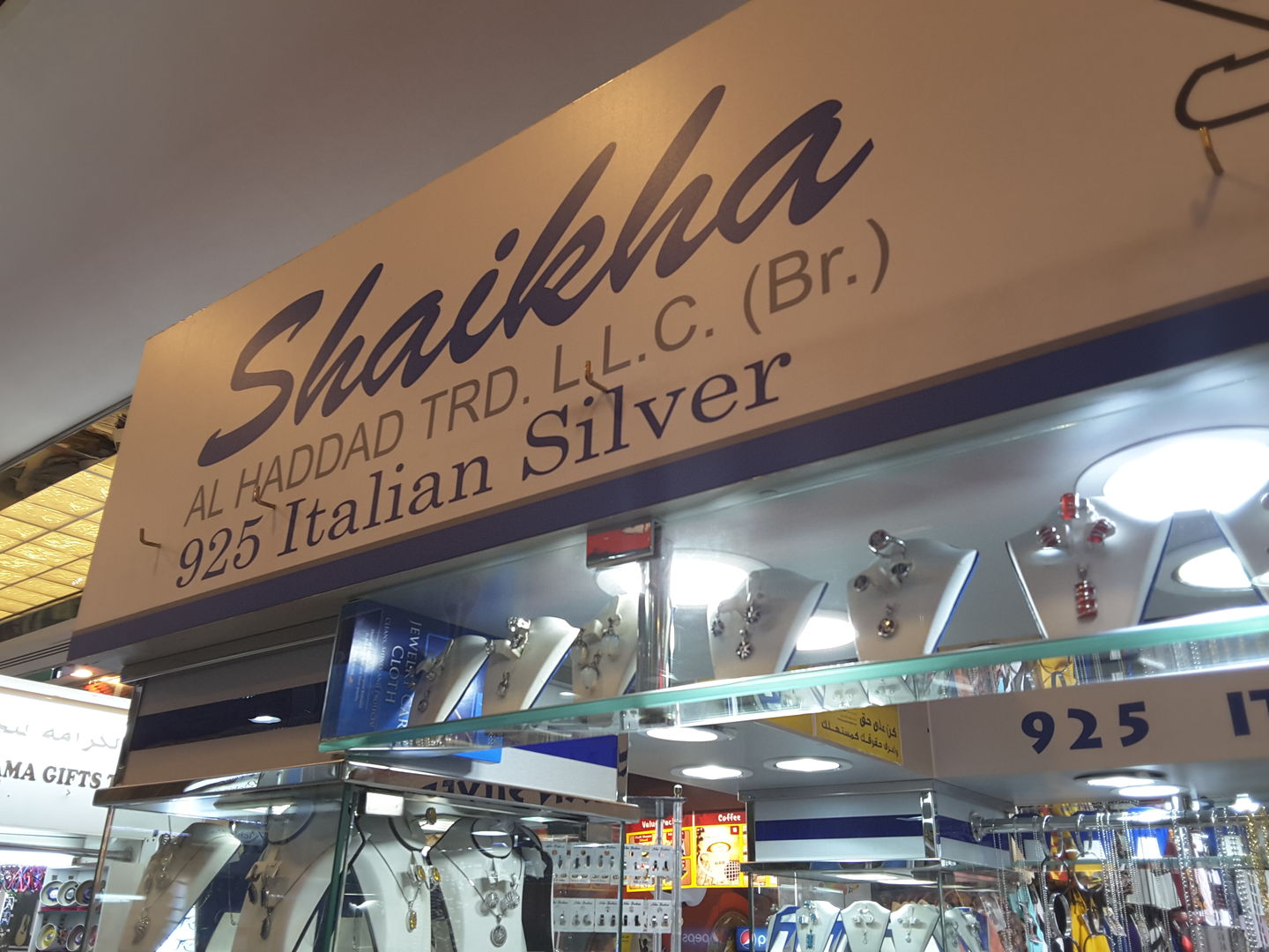 HiDubai-business-shaikha-al-haddad-trading-shopping-fashion-accessories-al-karama-dubai-5