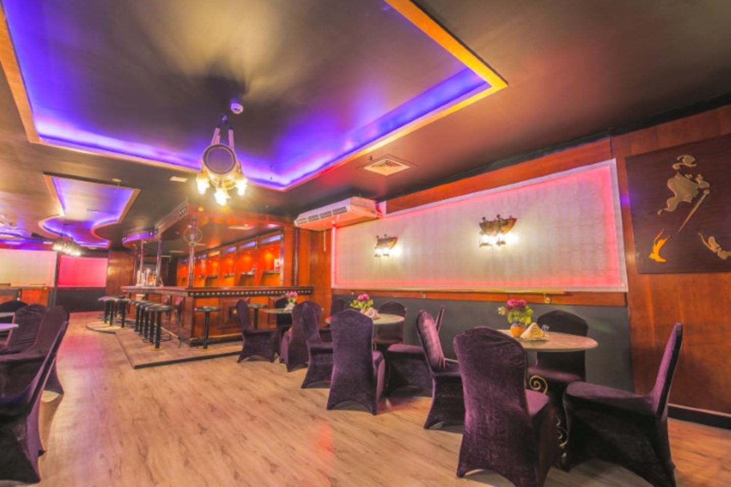 HiDubai-business-lucky-bar-food-beverage-restaurants-bars-naif-dubai