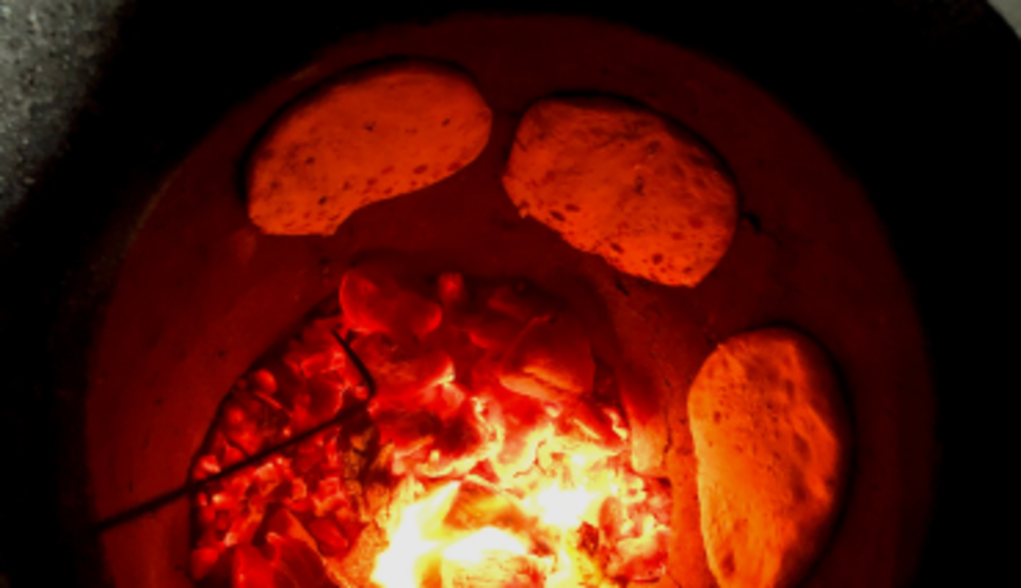 HiDubai-business-sultan-mohmad-abdul-ahmad-bakery-food-beverage-bakeries-desserts-sweets-al-muteena-dubai