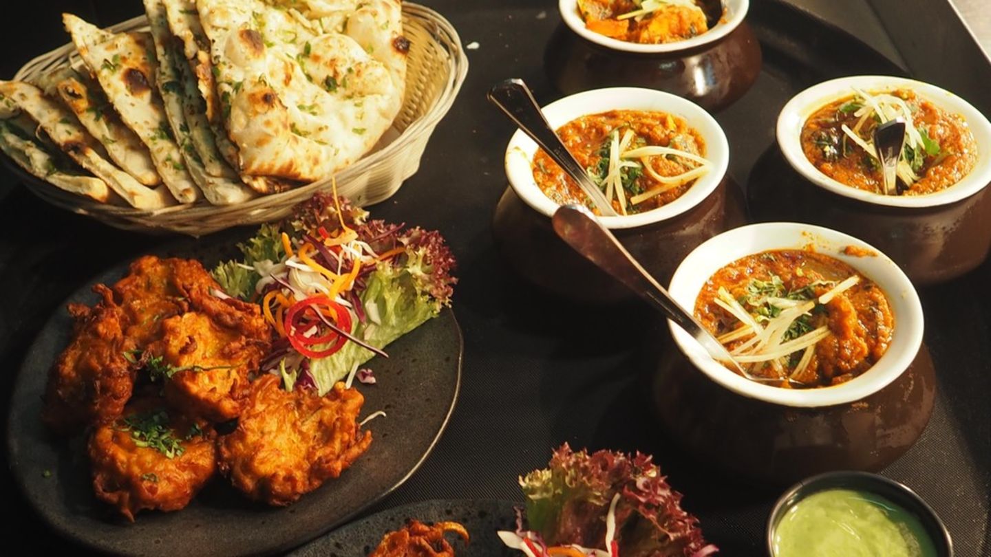 HiDubai-business-usaar-ki-restaurant-food-beverage-restaurants-bars-naif-dubai-1