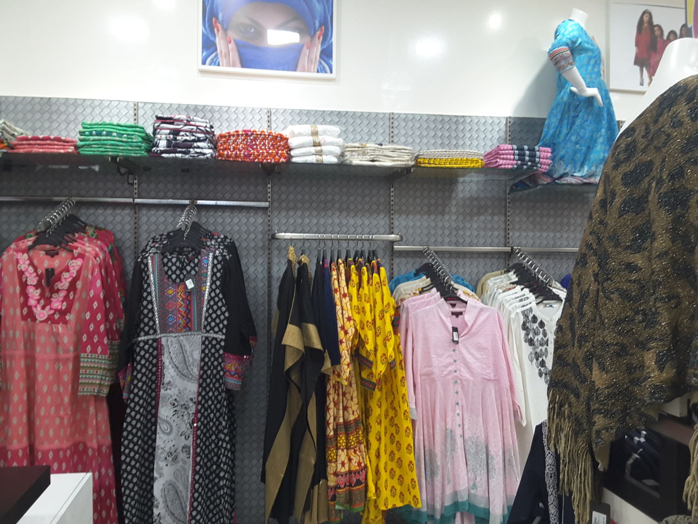 HiDubai-business-dar-al-amani-trading-shopping-apparel-al-mamzar-dubai-2