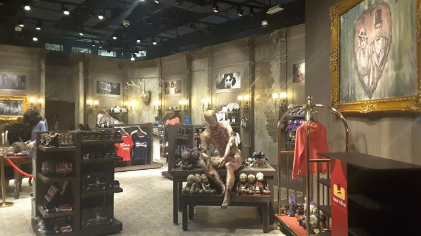 HiDubai-business-the-haunted-hotel-store-shopping-souvenirs-gifts-global-village-wadi-al-safa-4-dubai-2