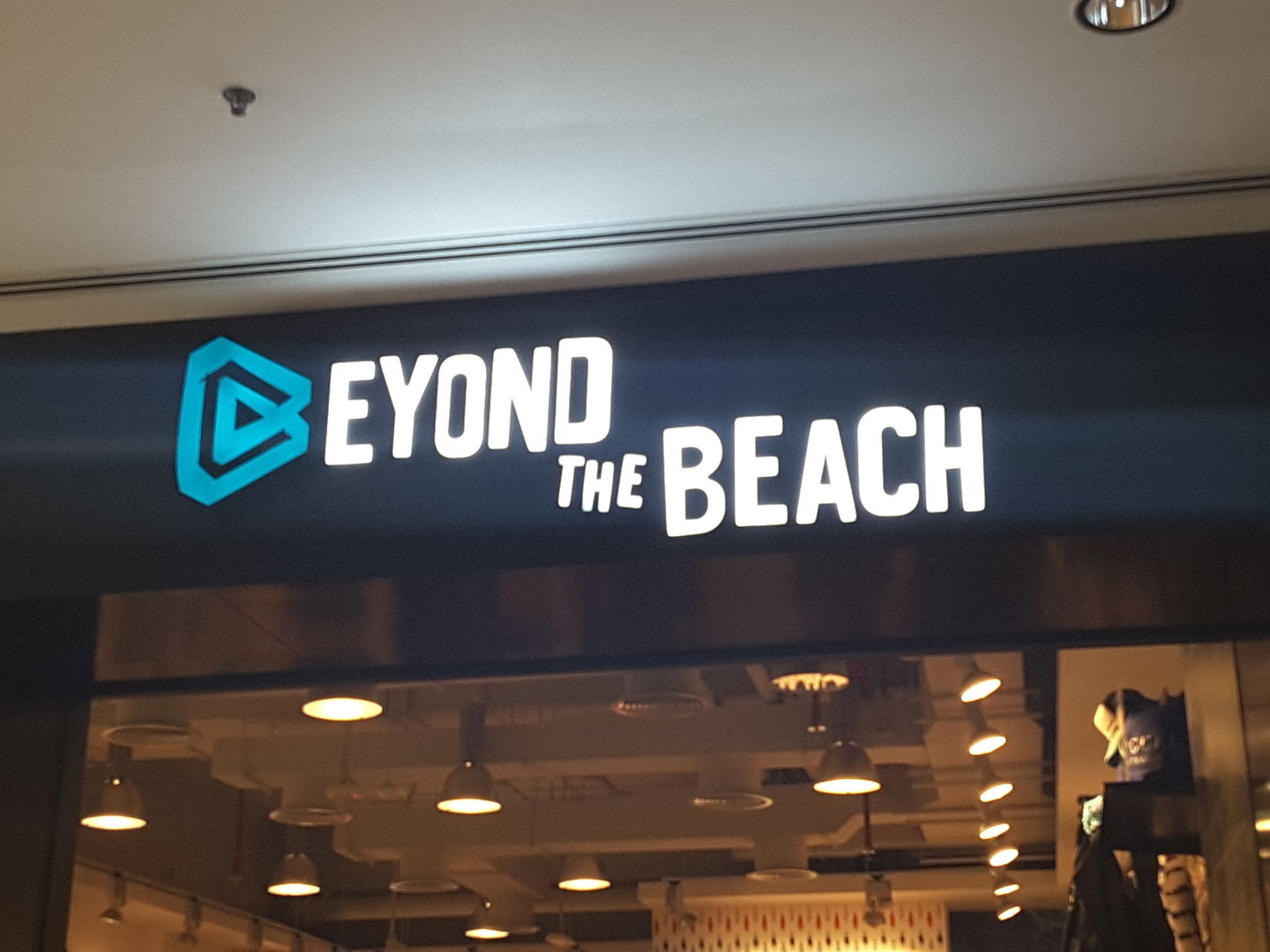 HiDubai-business-beyond-the-beach-shopping-apparel-springs-al-thanyah-4-dubai-4