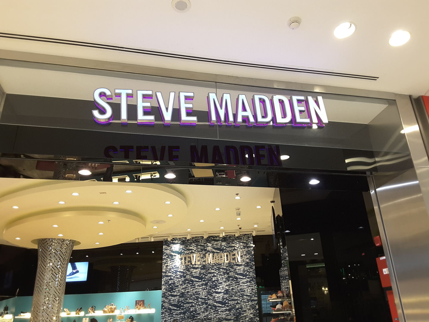 HiDubai-business-steve-madden-shopping-apparel-al-rigga-dubai-2