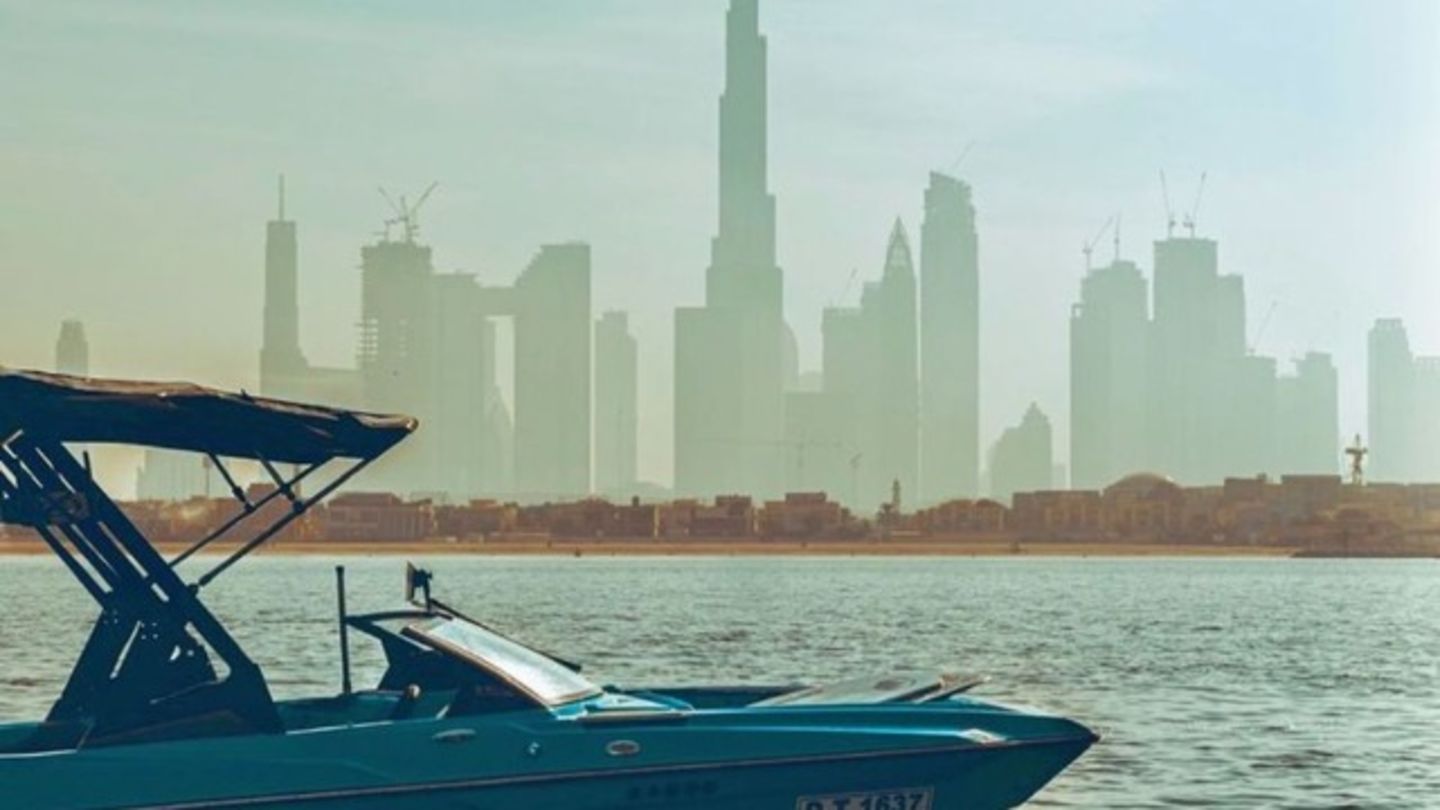 HiDubai-business-wake-up-watersports-equipment-rental-shopping-sporting-goods-equipment-jumeirah-1-dubai