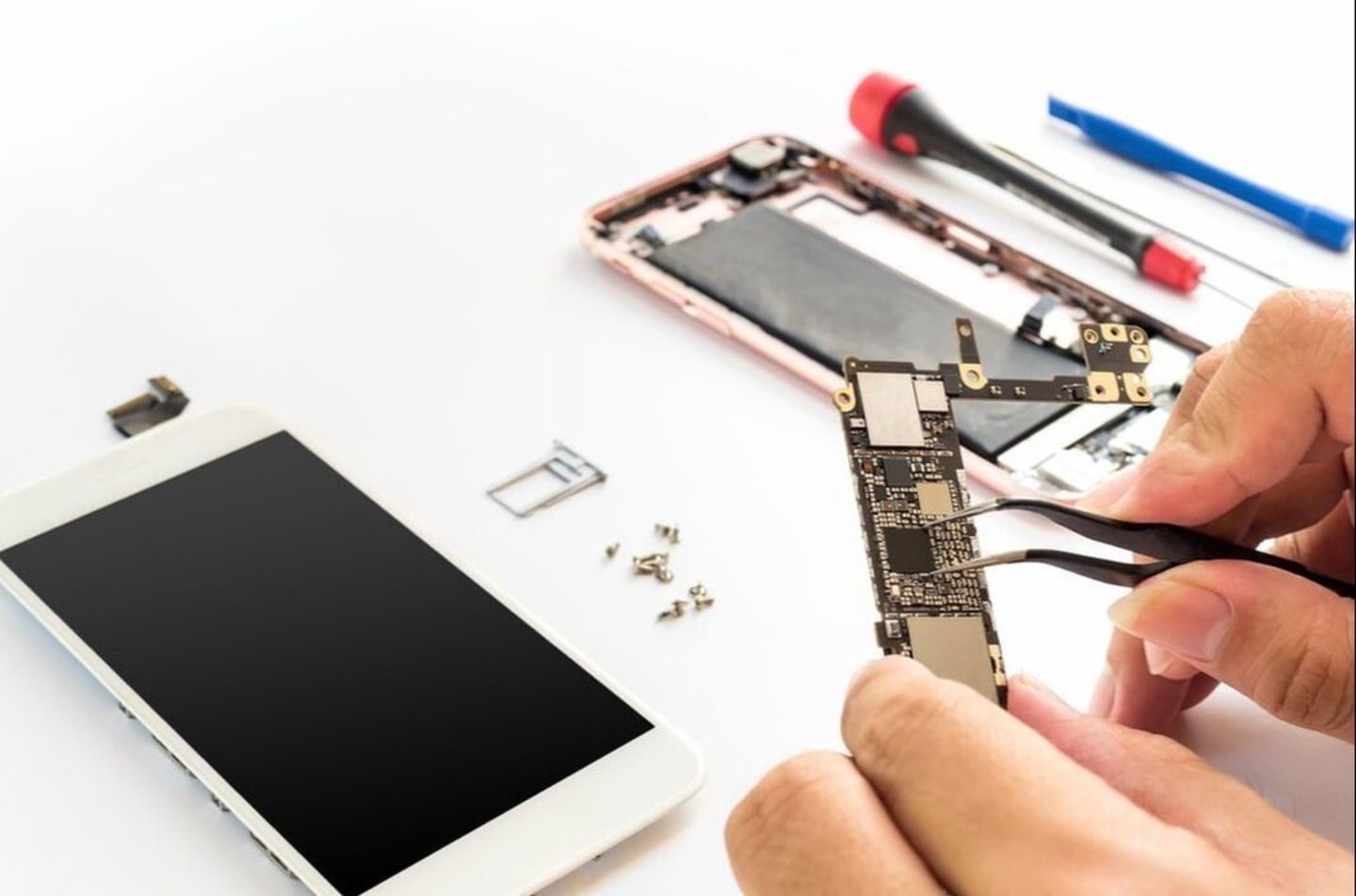 HiDubai-business-smart-corner-shopping-consumer-electronics-al-hebiah-3-dubai