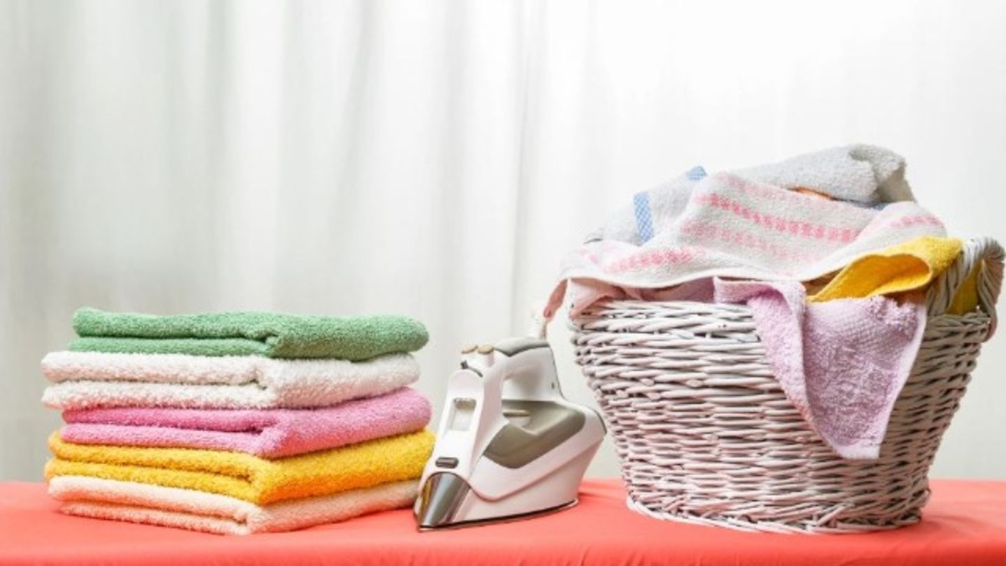 HiDubai-business-habat-al-manara-laundry-home-laundry-naif-dubai